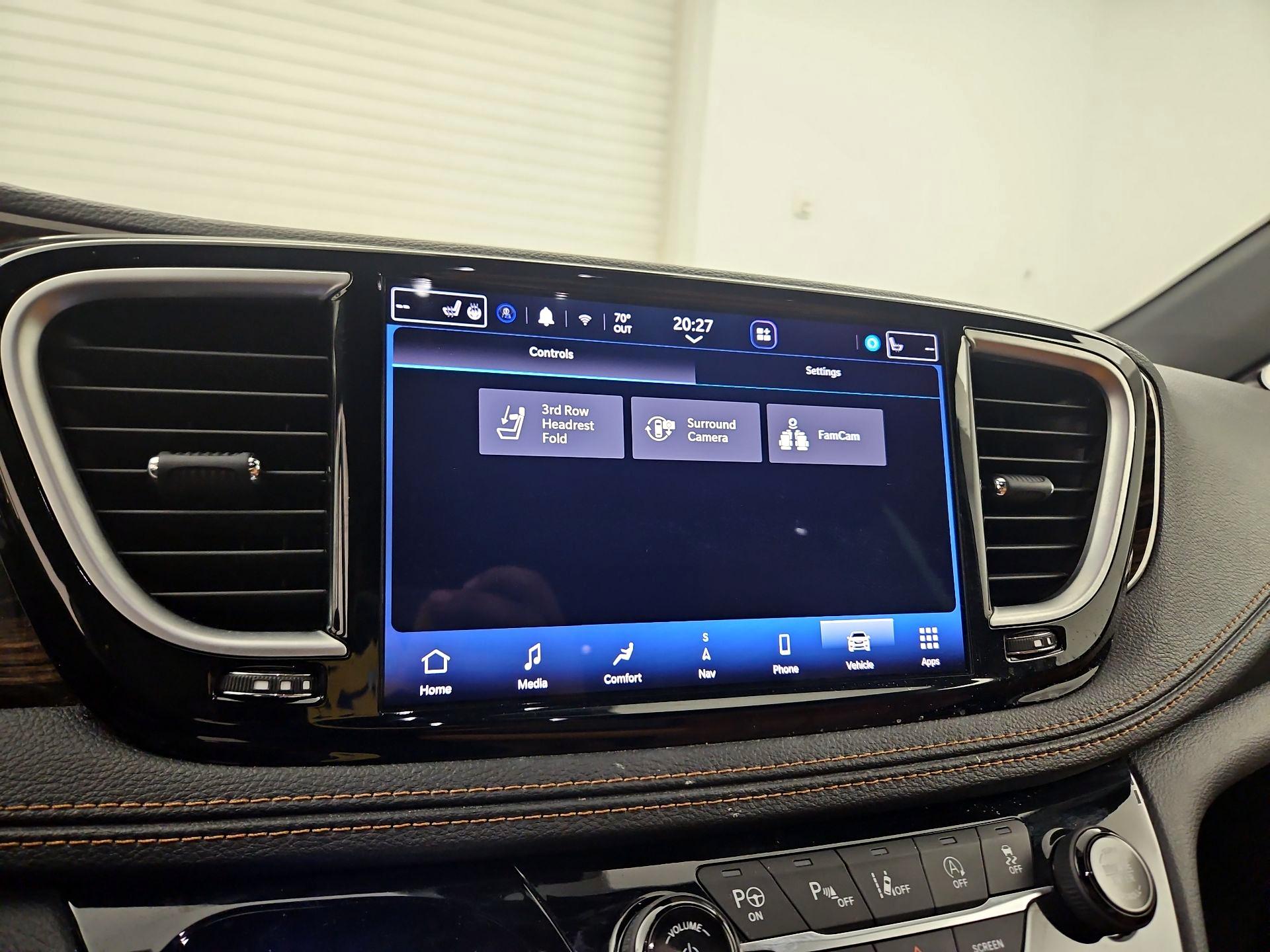 Thumbnail: 2022 Chrysler Pacifica - 15