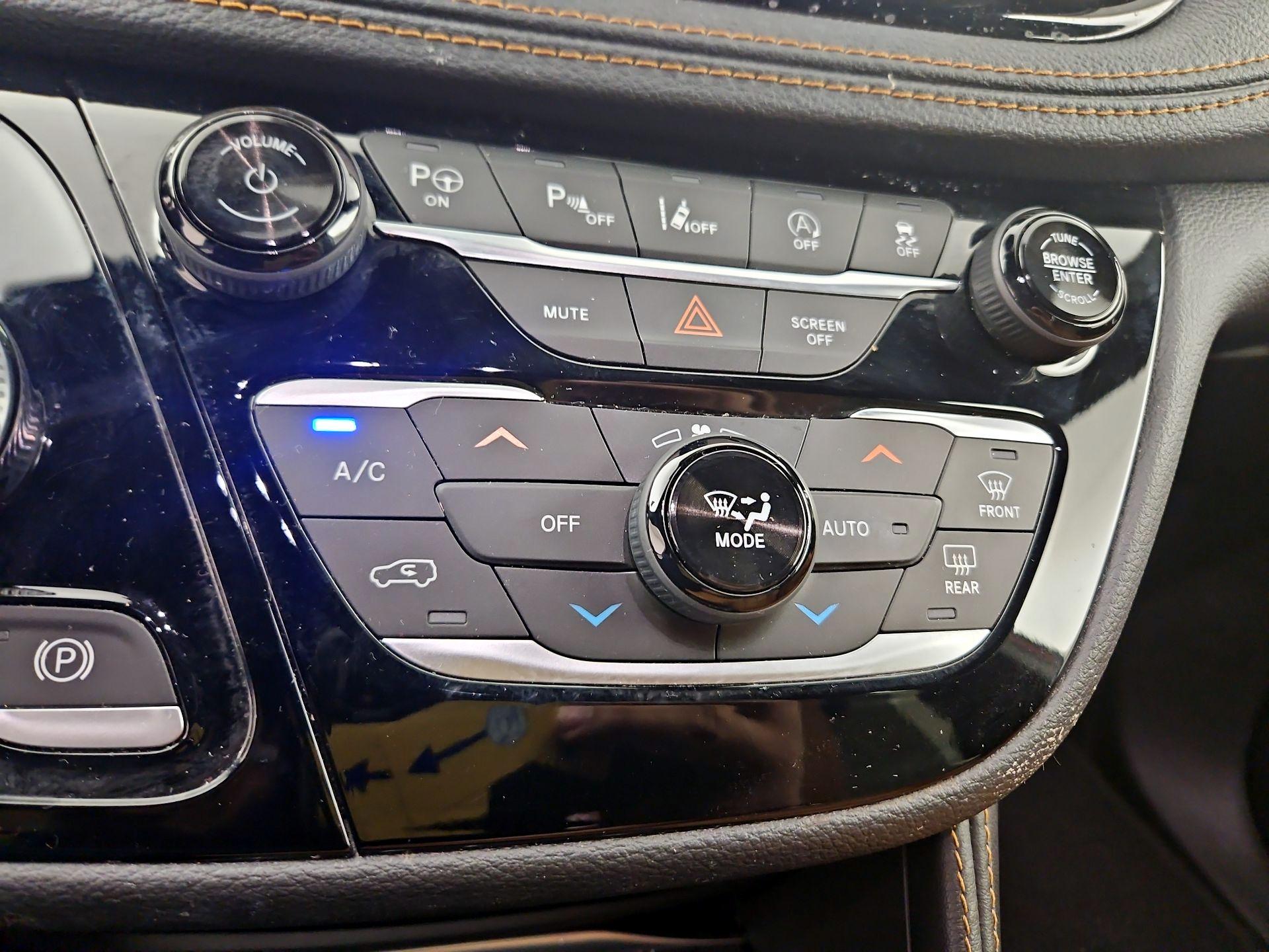 Thumbnail: 2022 Chrysler Pacifica - 16