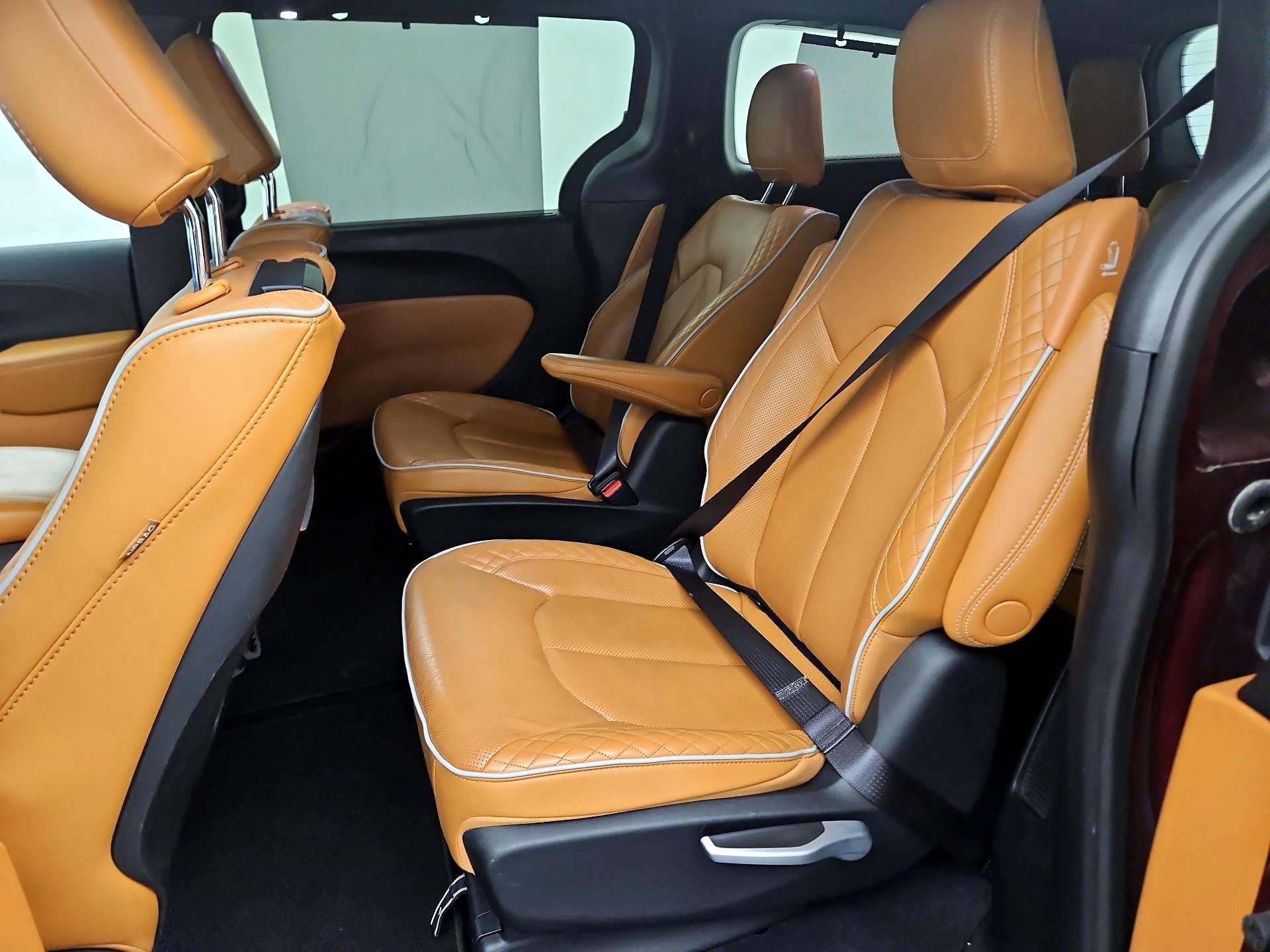 Thumbnail: 2022 Chrysler Pacifica - 18