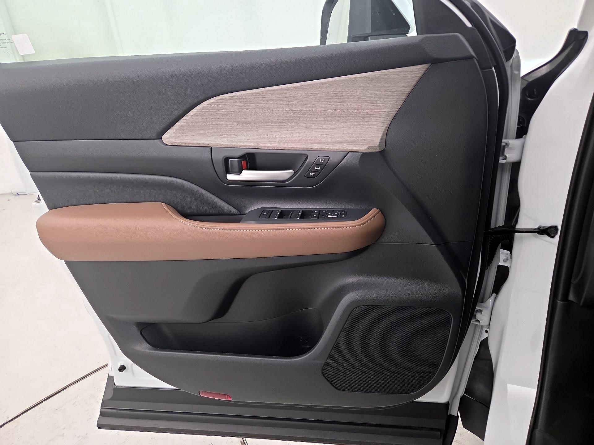 Thumbnail: 2025 Toyota Grand Highlander - 12