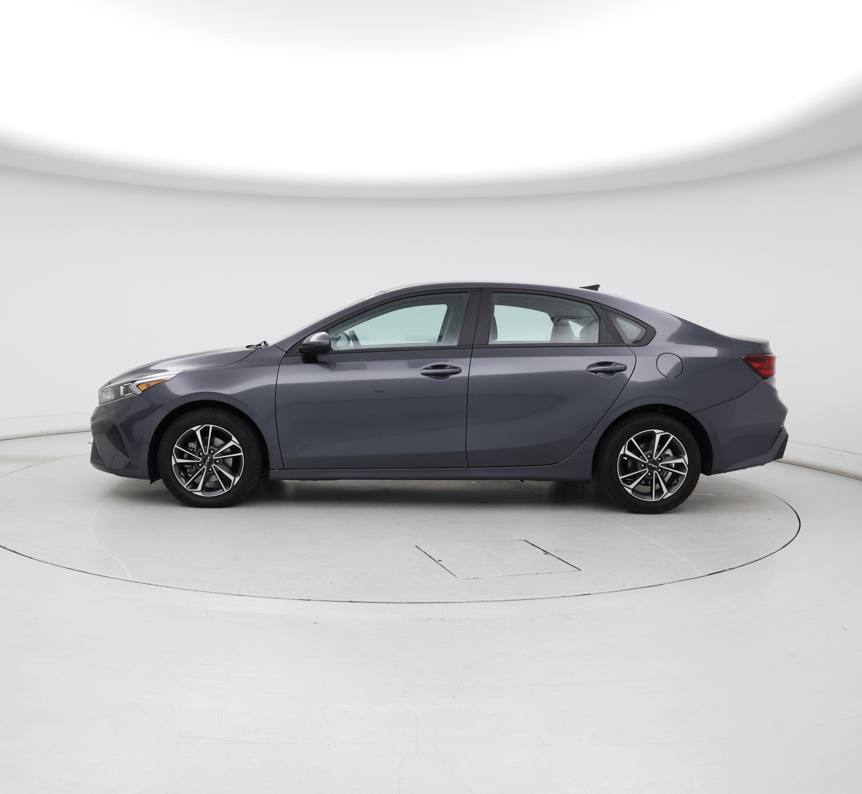 Thumbnail: 2023 Kia Forte - 3