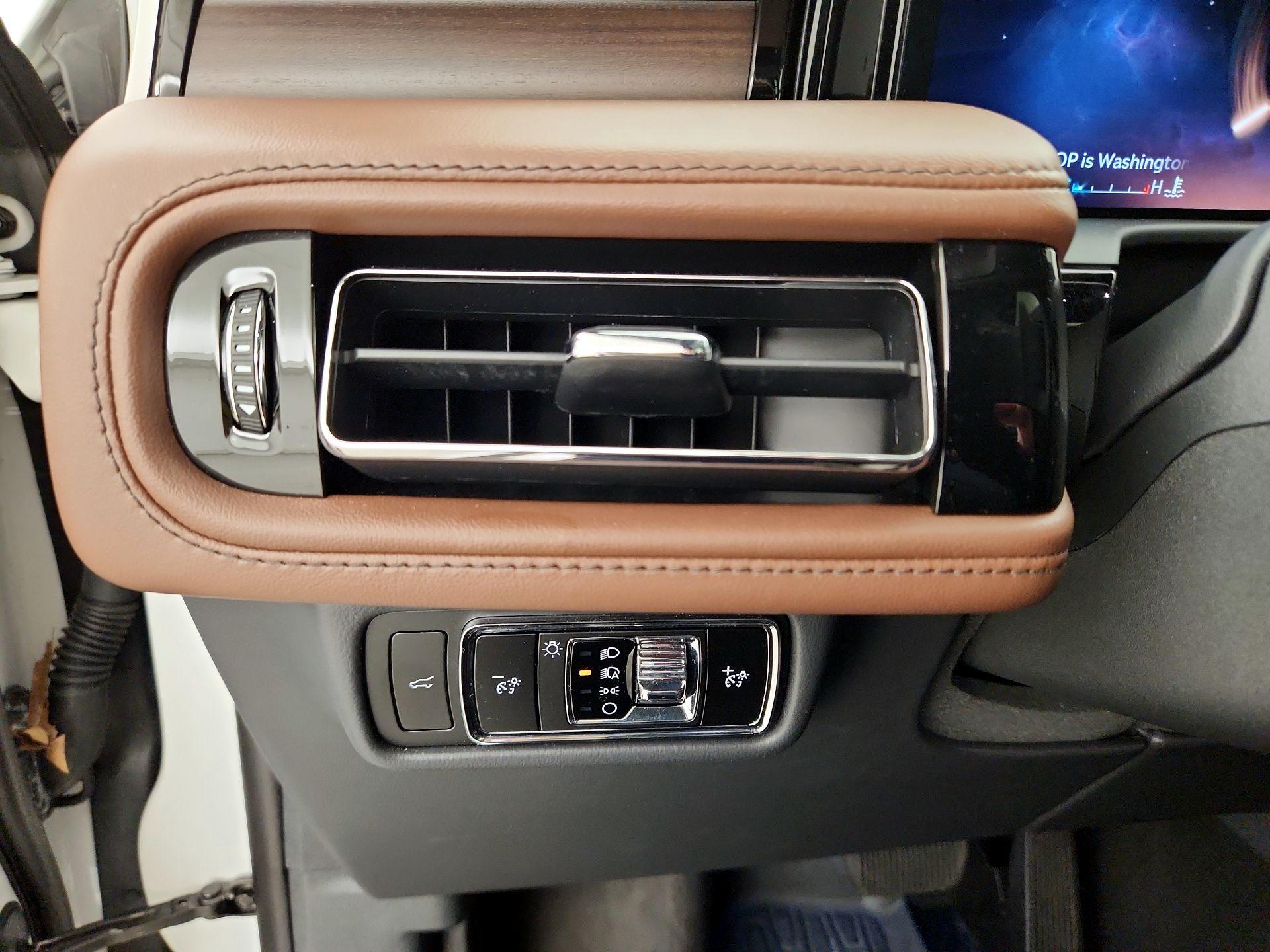Thumbnail: 2025 Lincoln Aviator - 13