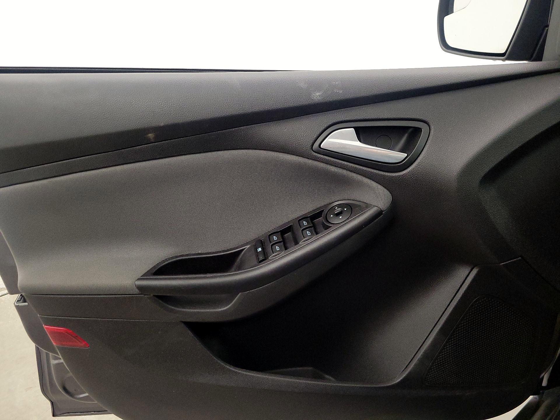 Thumbnail: 2014 Ford Focus - 12