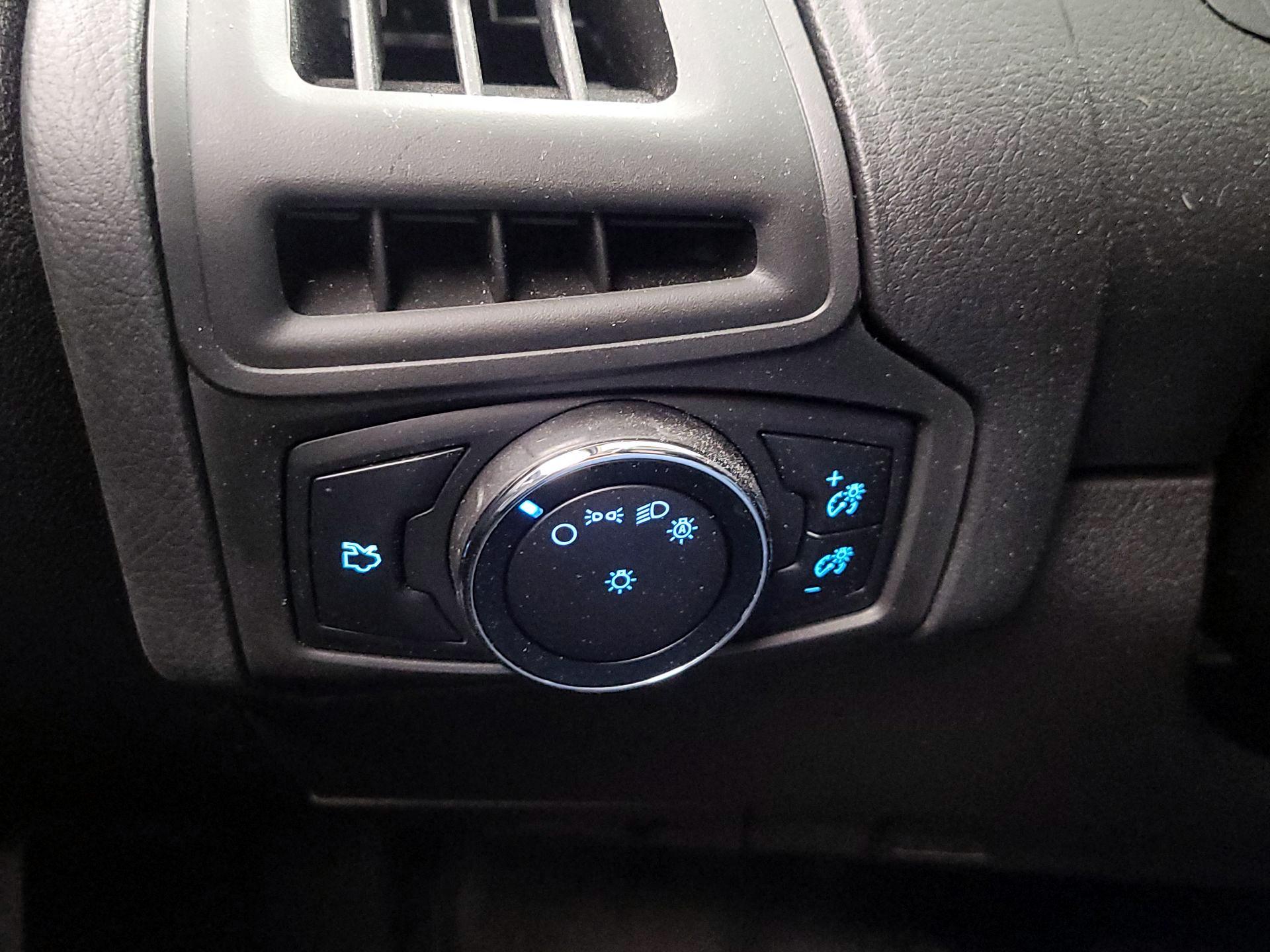 Thumbnail: 2014 Ford Focus - 13