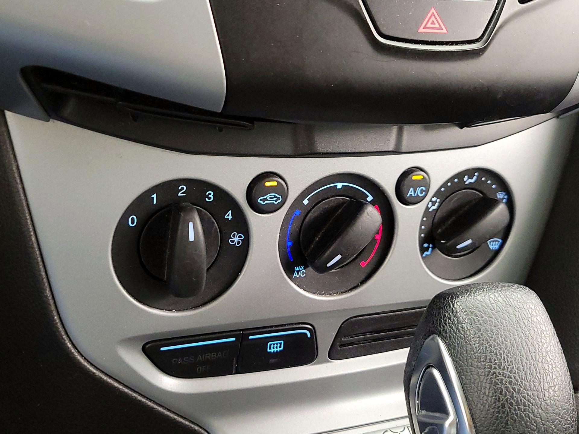 Thumbnail: 2014 Ford Focus - 15