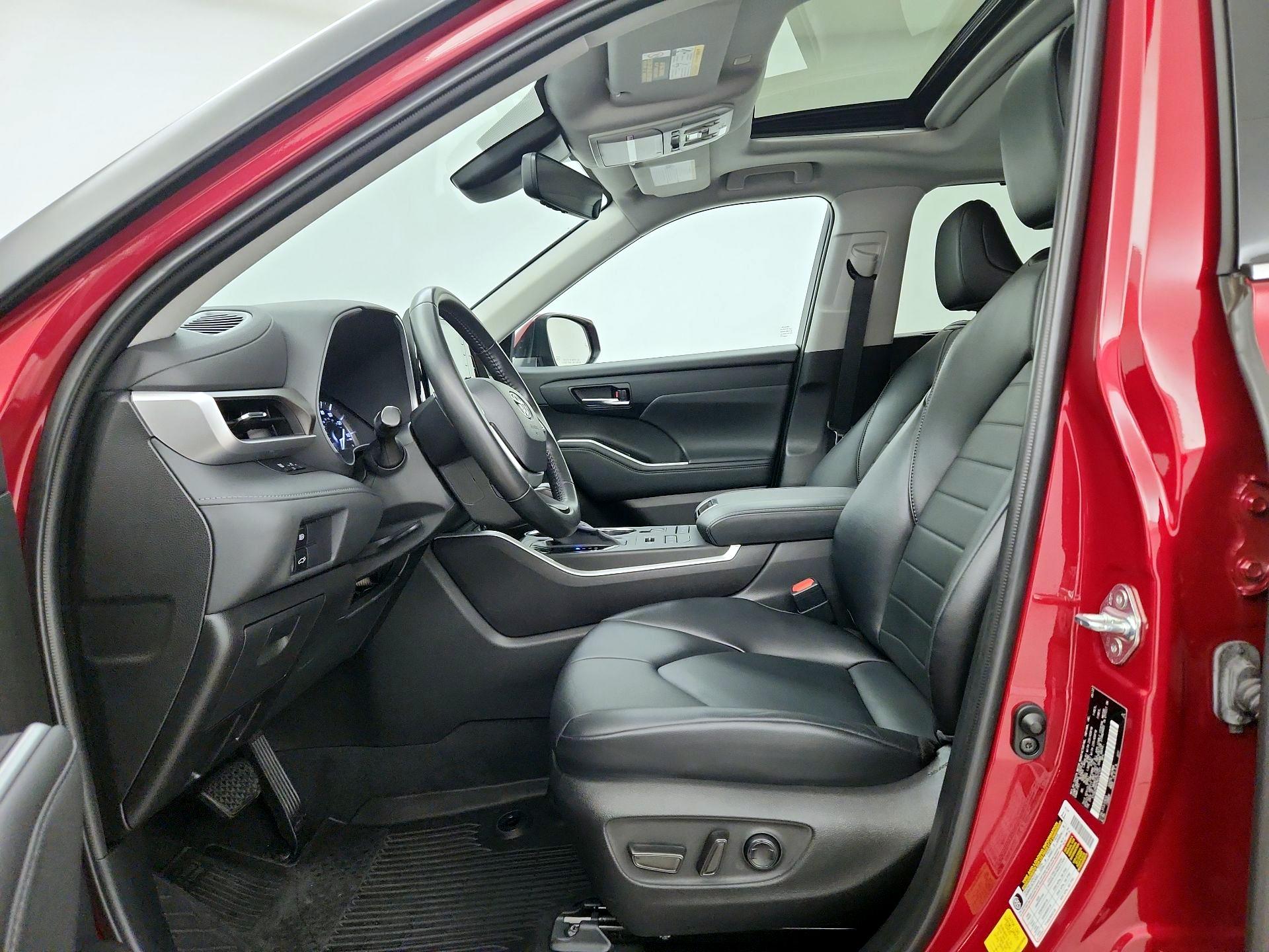 Thumbnail: 2022 Toyota Highlander - 11