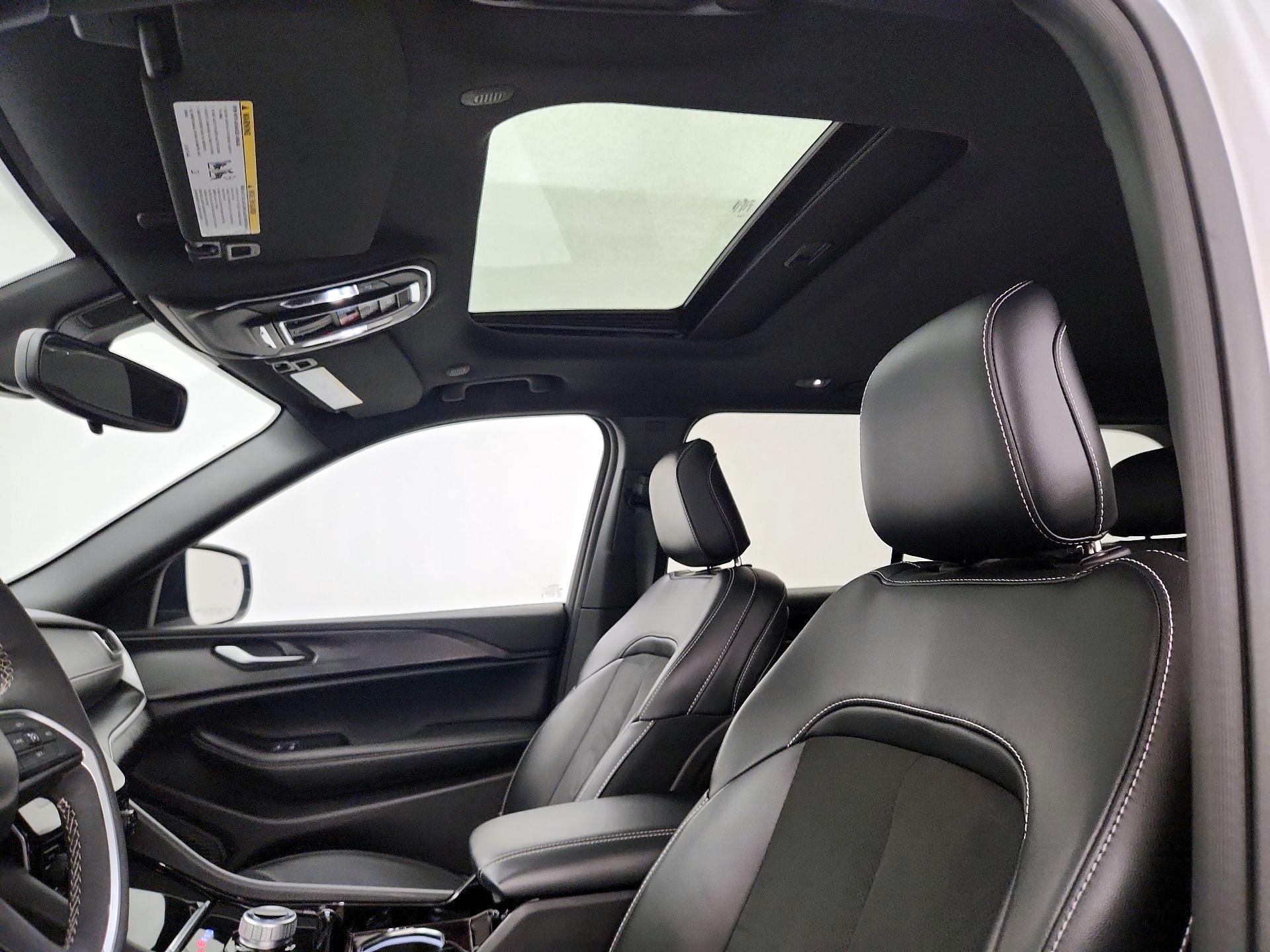 Thumbnail: 2023 Jeep Grand Cherokee - 19