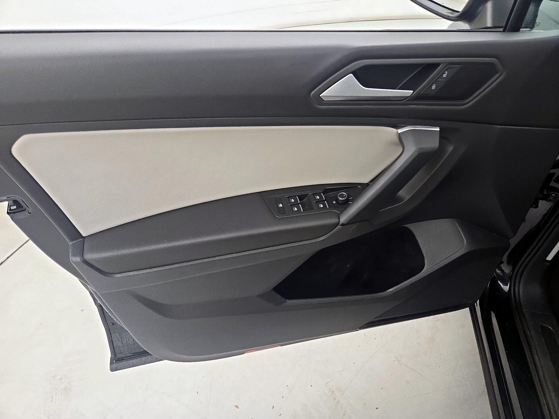 Thumbnail: 2019 Volkswagen Tiguan - 12