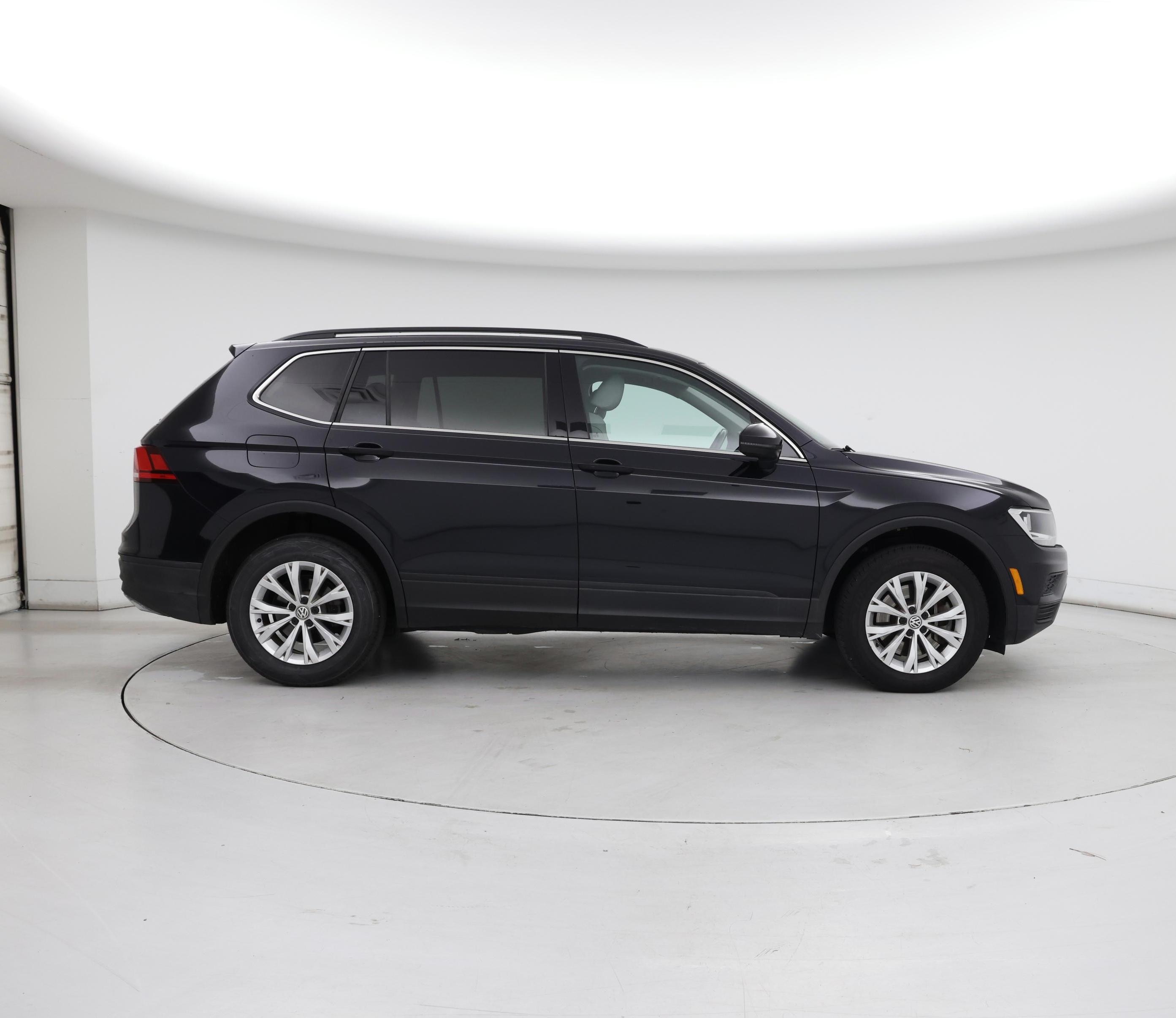 Thumbnail: 2019 Volkswagen Tiguan - 7