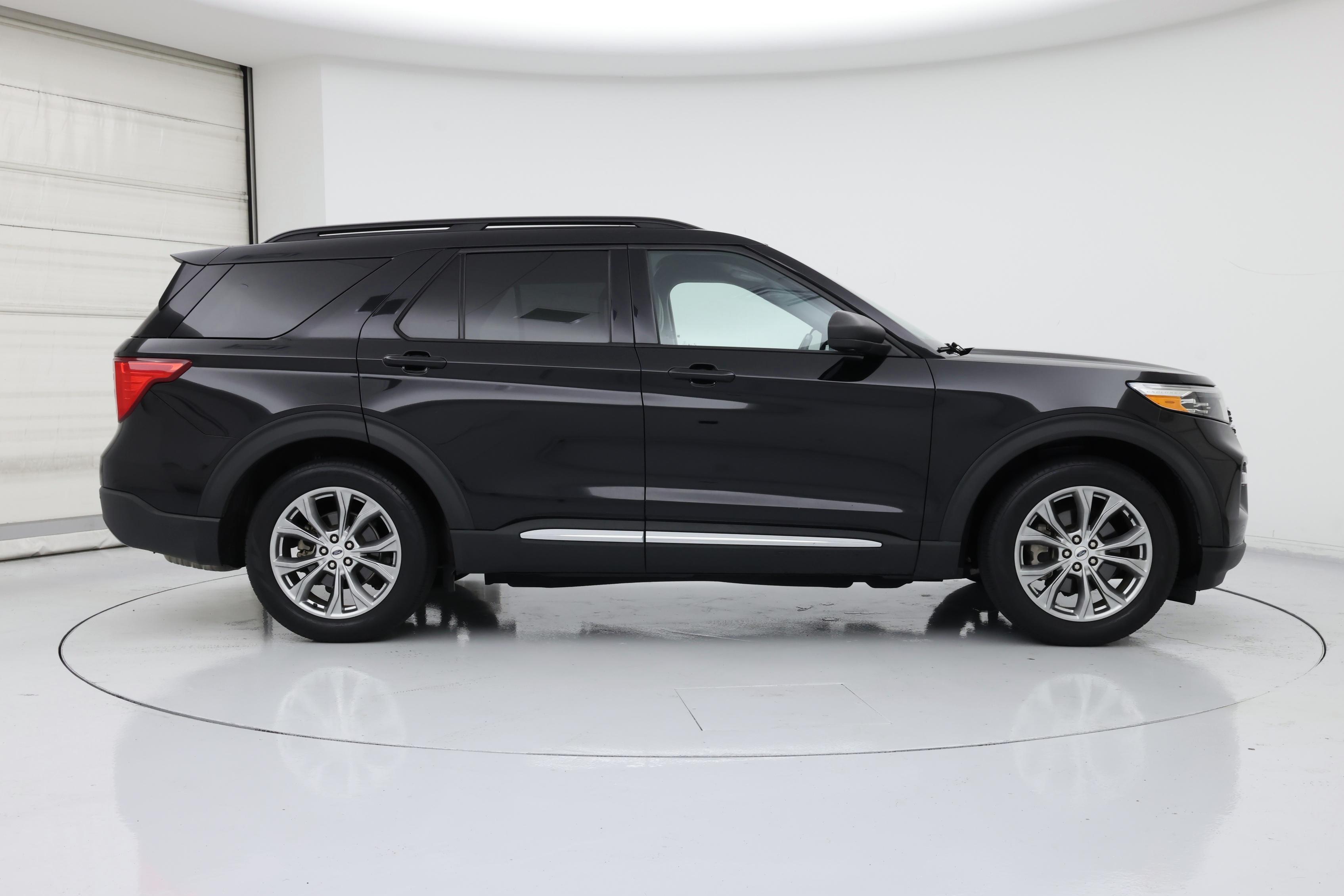 Thumbnail: 2022 Ford Explorer - 7