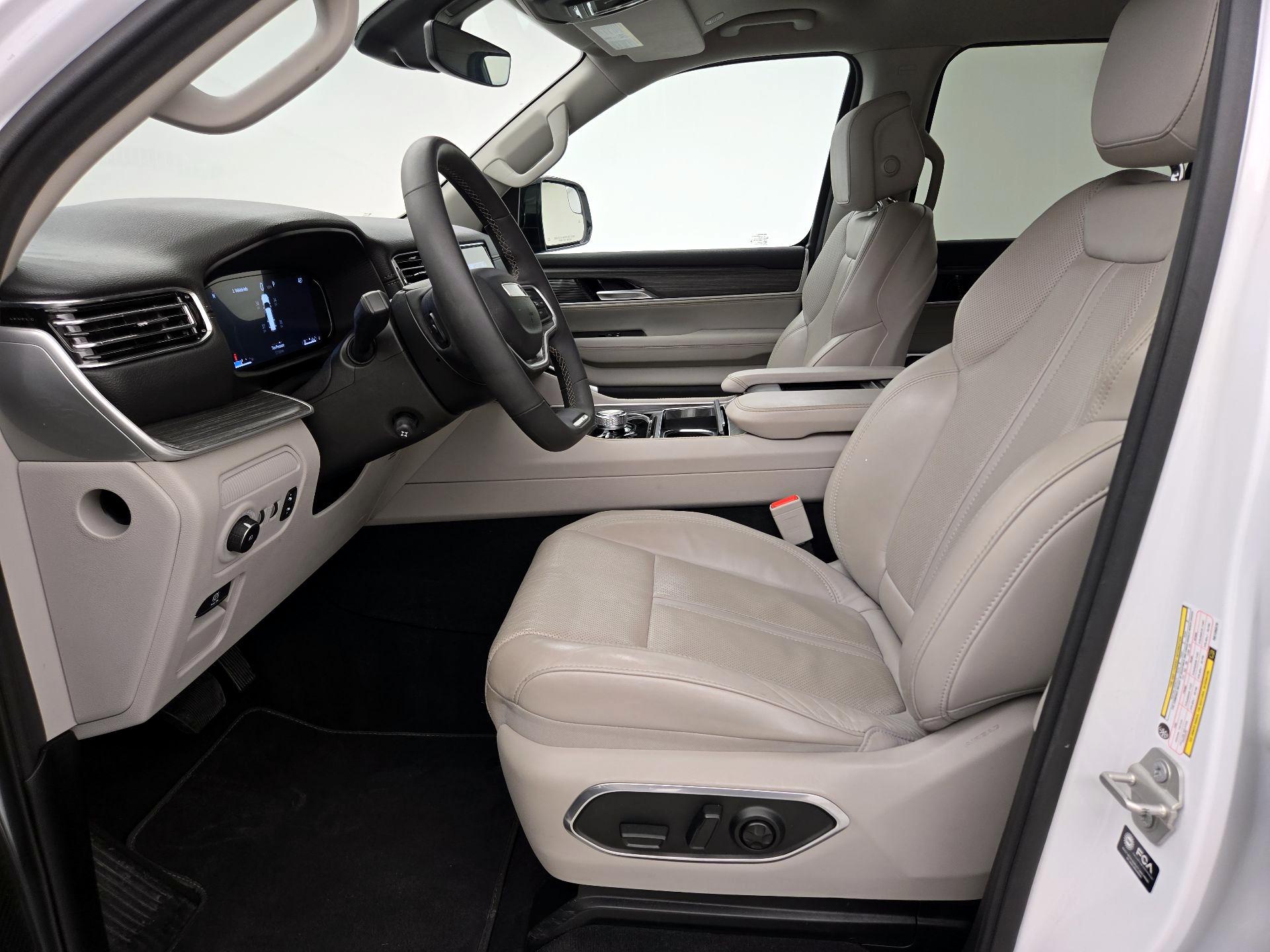 Thumbnail: 2024 Jeep Wagoneer - 11