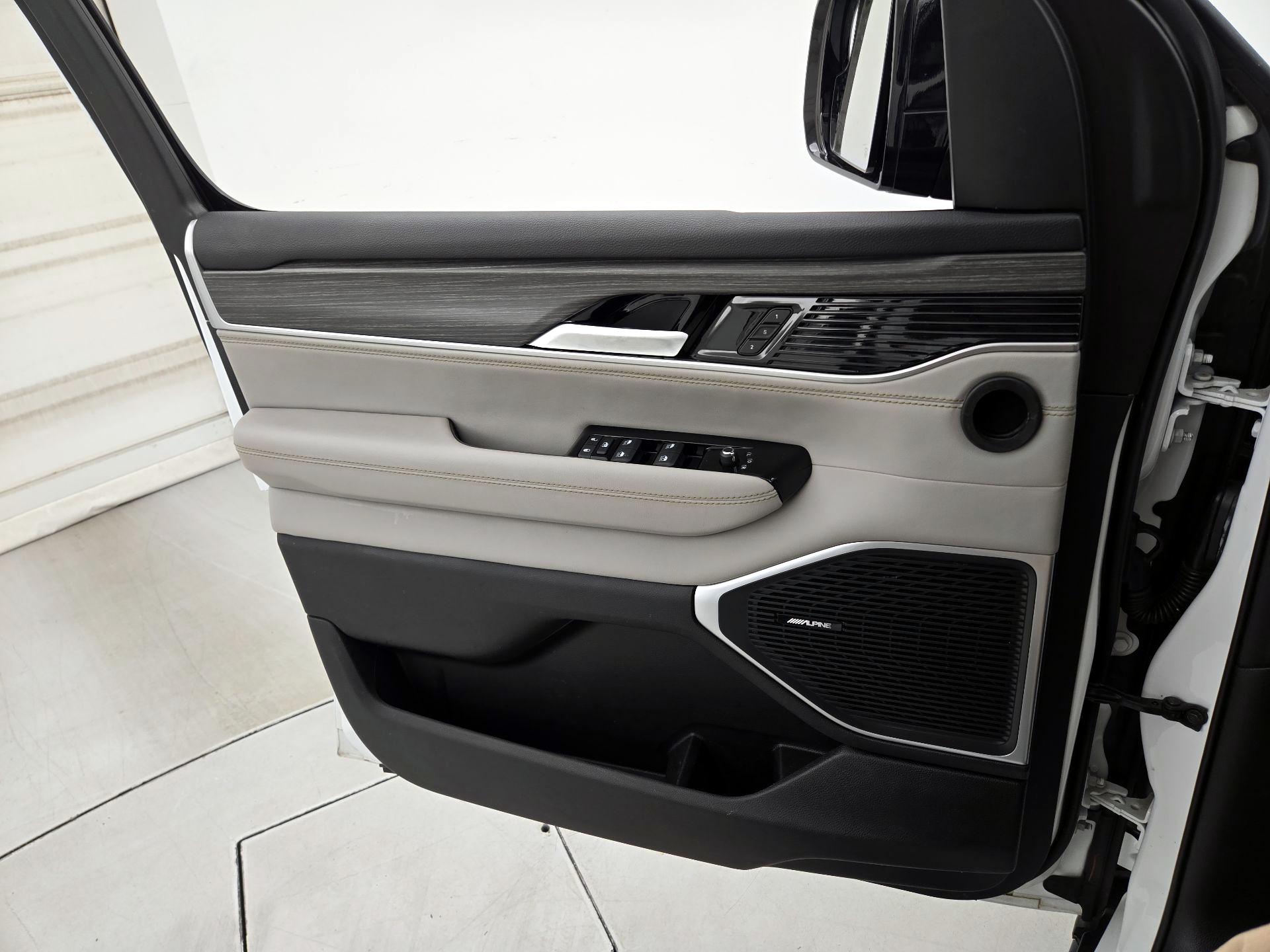 Thumbnail: 2024 Jeep Wagoneer - 12