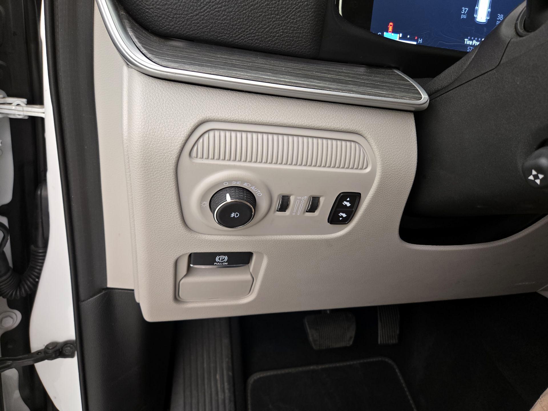 Thumbnail: 2024 Jeep Wagoneer - 13