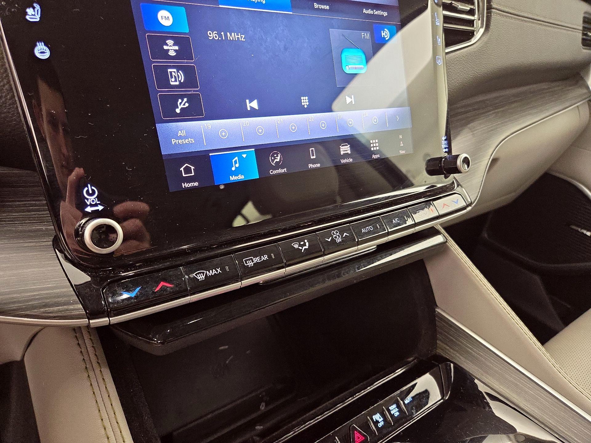 Thumbnail: 2024 Jeep Wagoneer - 17