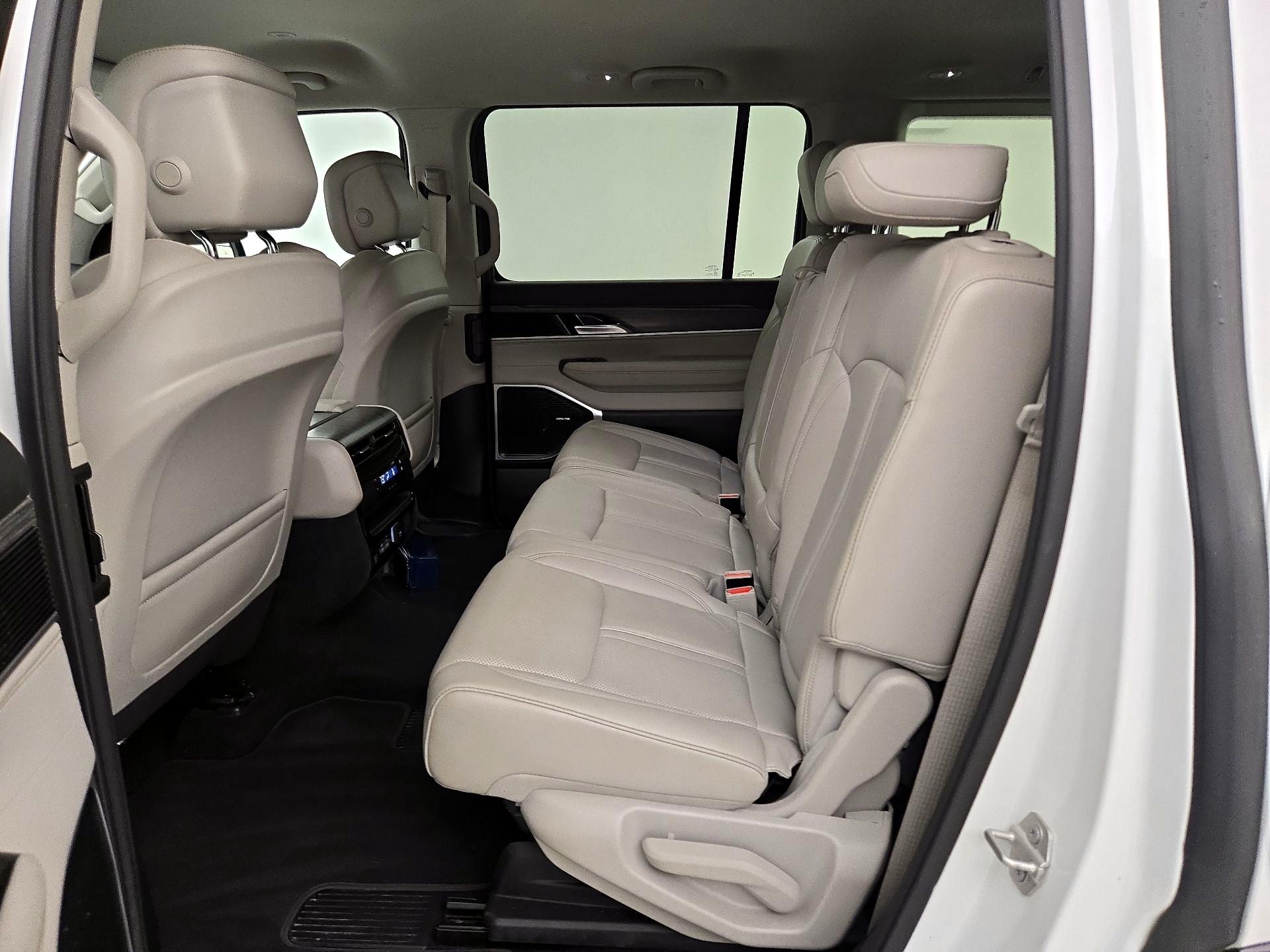 Thumbnail: 2024 Jeep Wagoneer - 20