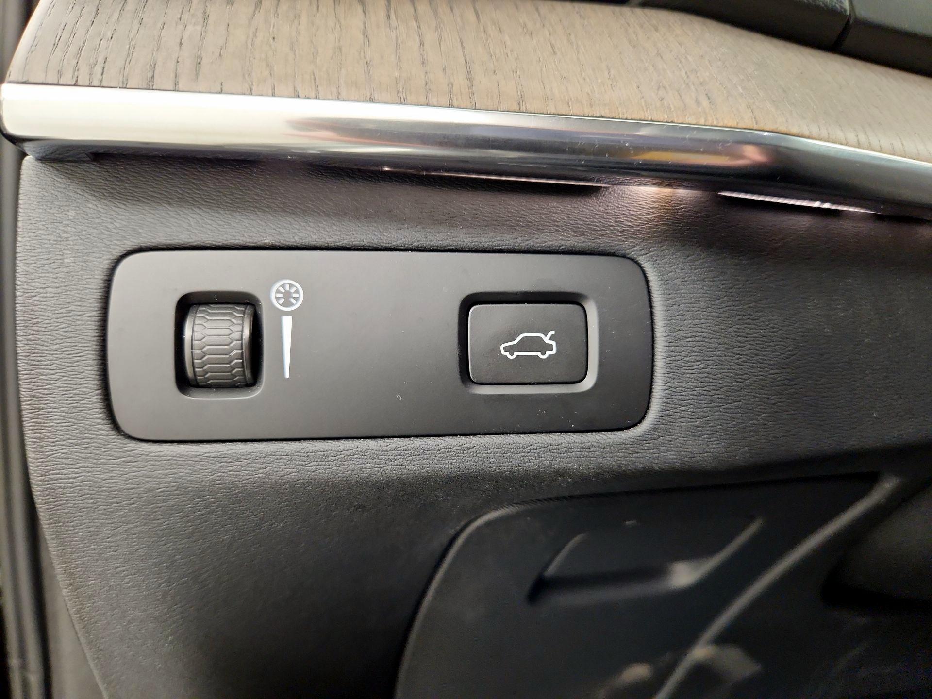 Thumbnail: 2022 Volvo XC90 - 13