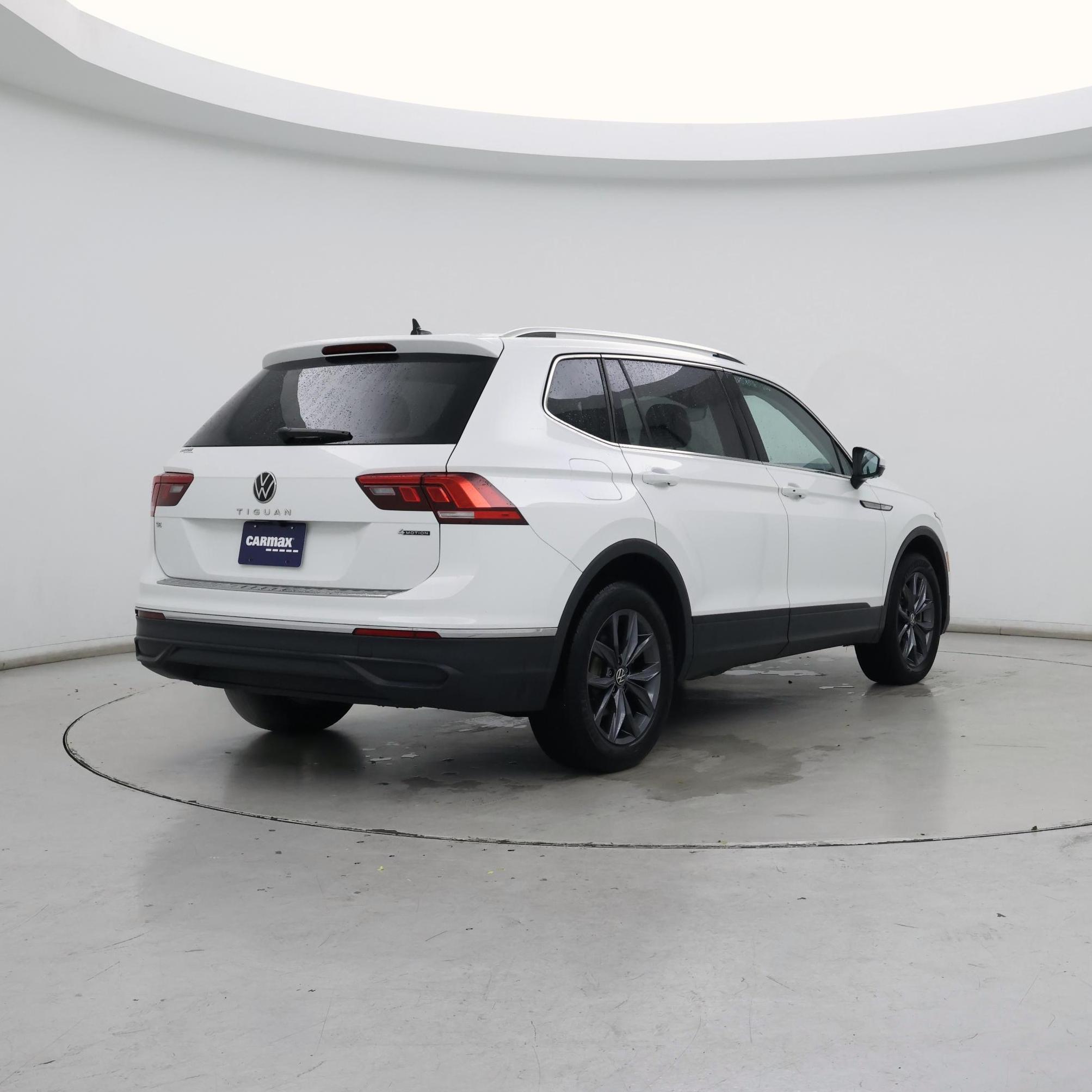 Thumbnail: 2022 Volkswagen Tiguan - 8