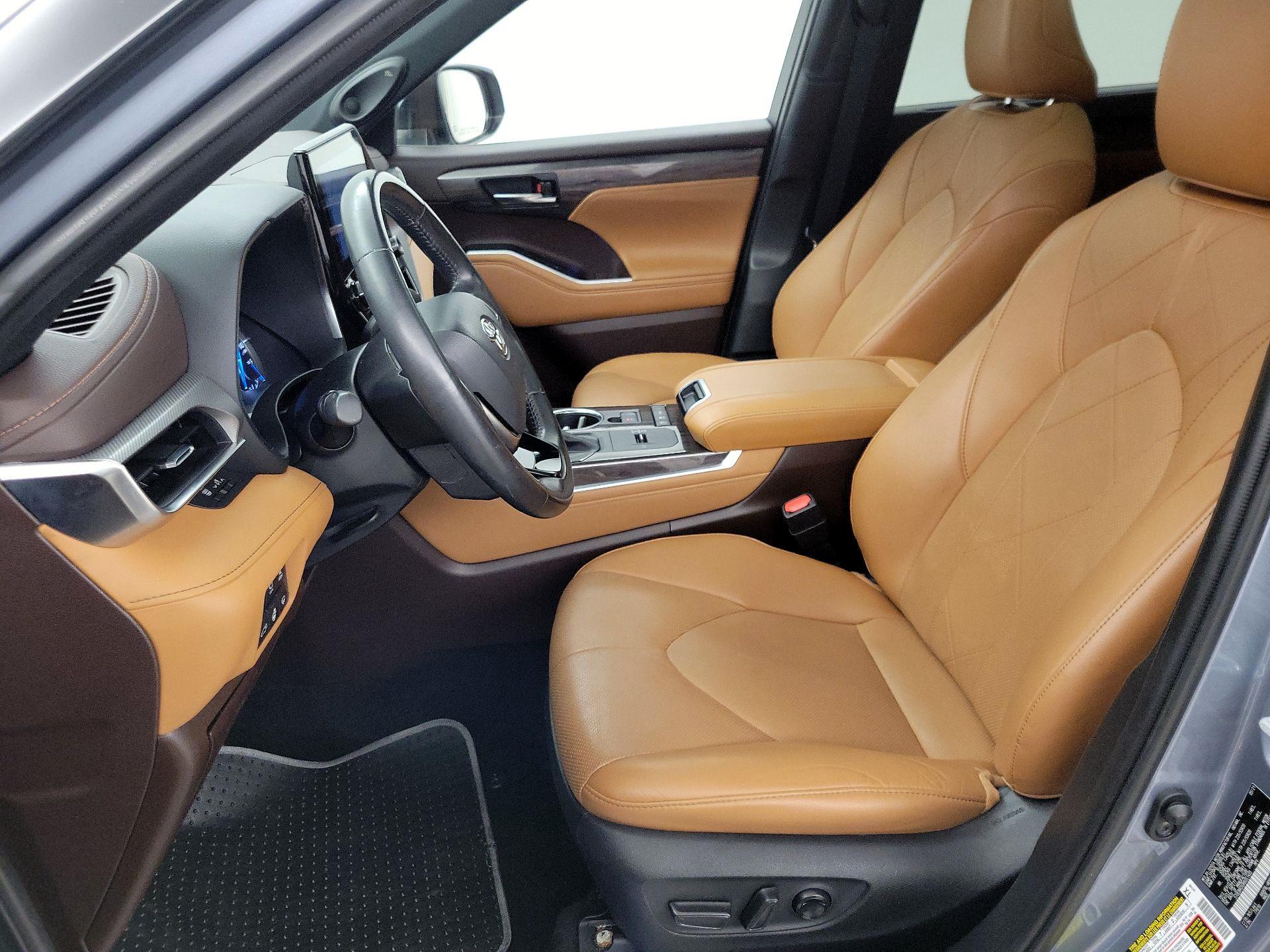 Thumbnail: 2021 Toyota Highlander - 11