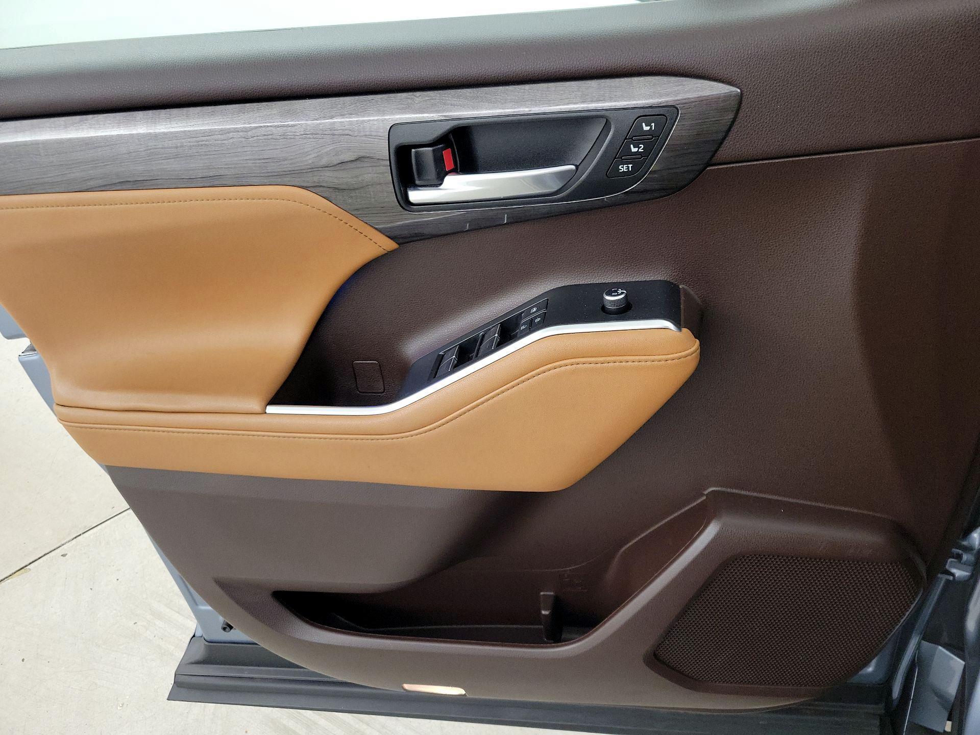 Thumbnail: 2021 Toyota Highlander - 12