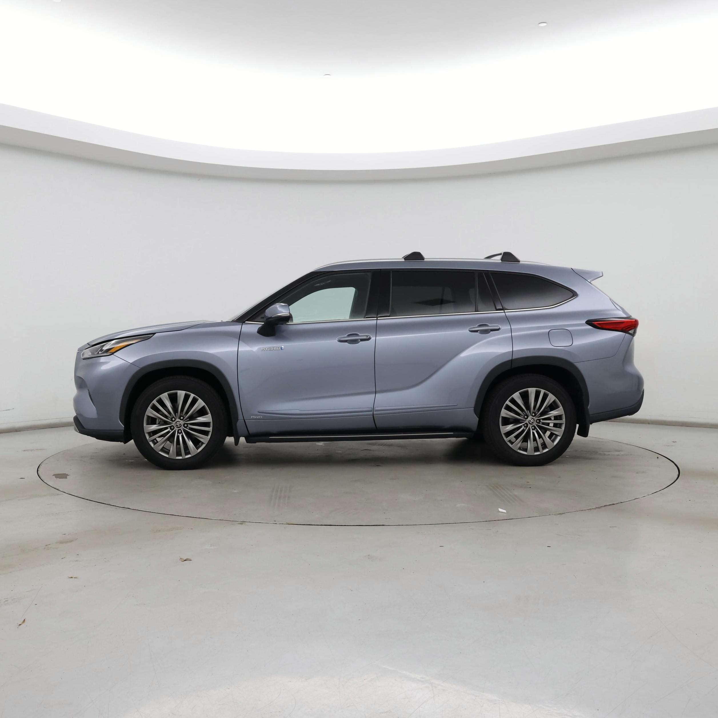 Thumbnail: 2021 Toyota Highlander - 3