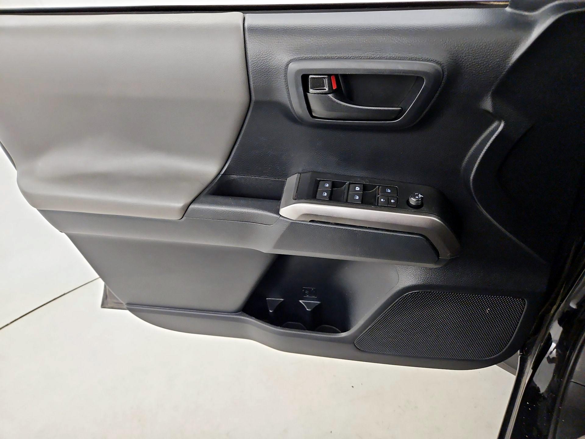 Thumbnail: 2019 Toyota Tacoma - 12