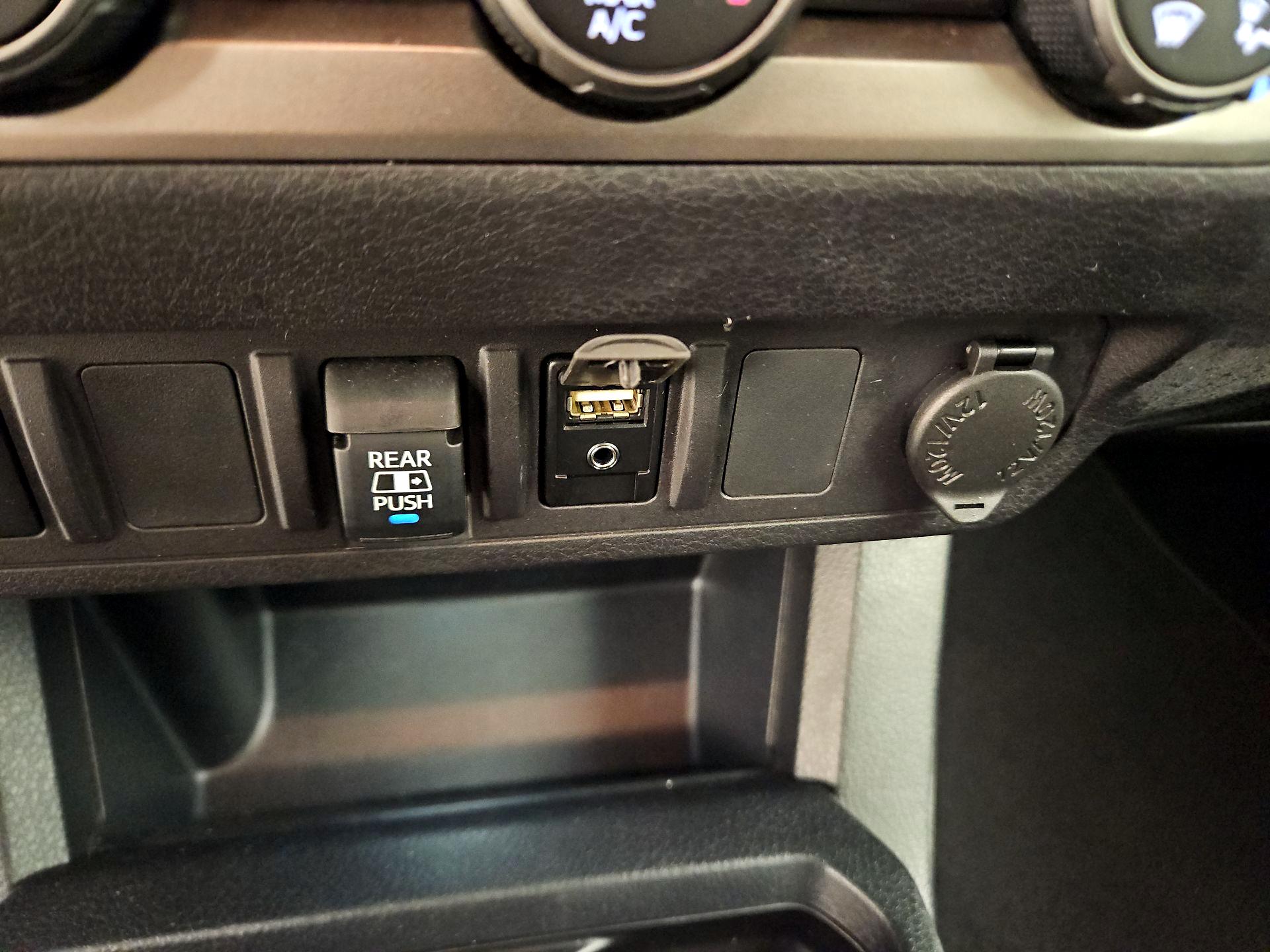 Thumbnail: 2019 Toyota Tacoma - 18