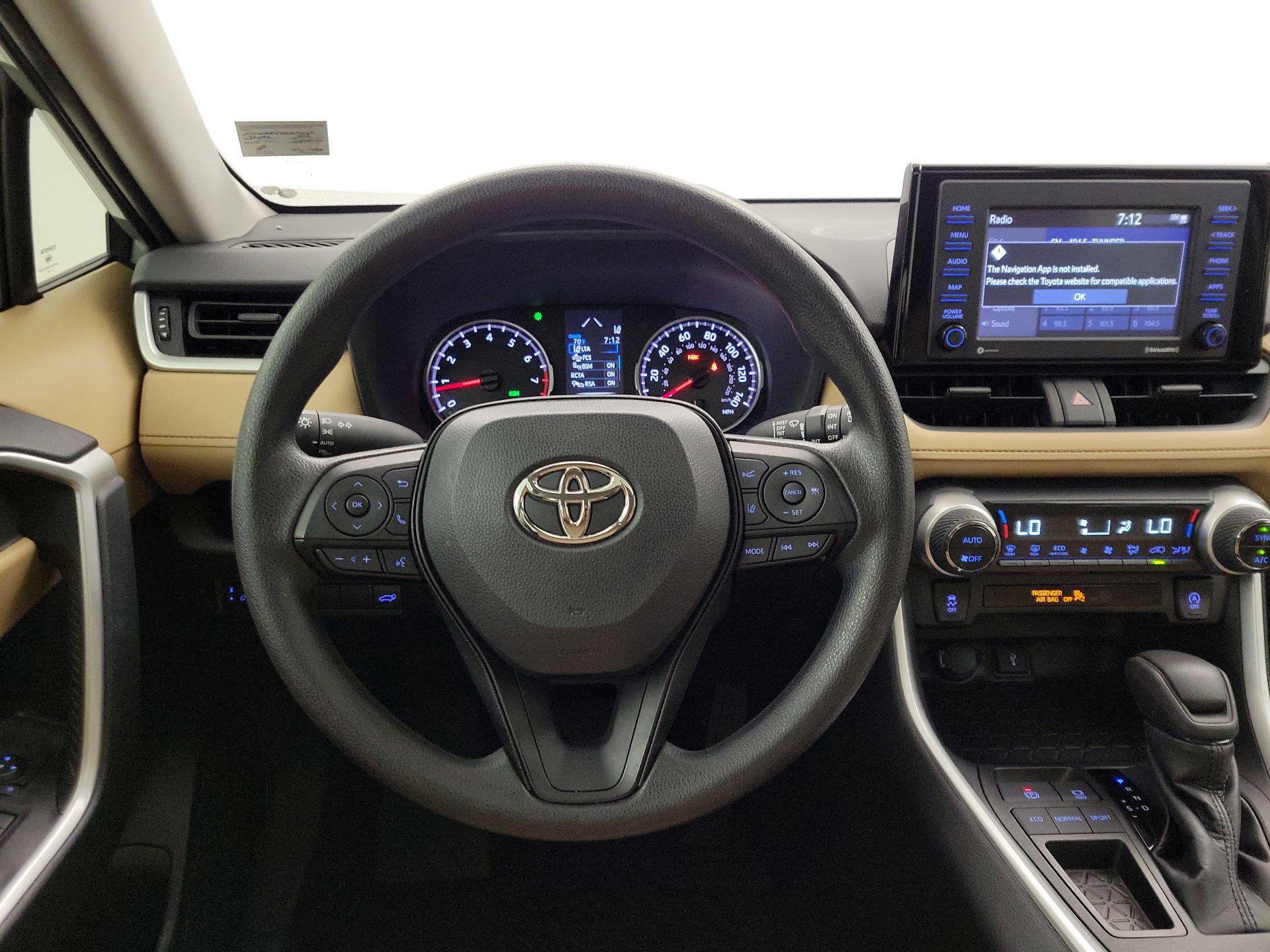Thumbnail: 2022 Toyota RAV4 - 10