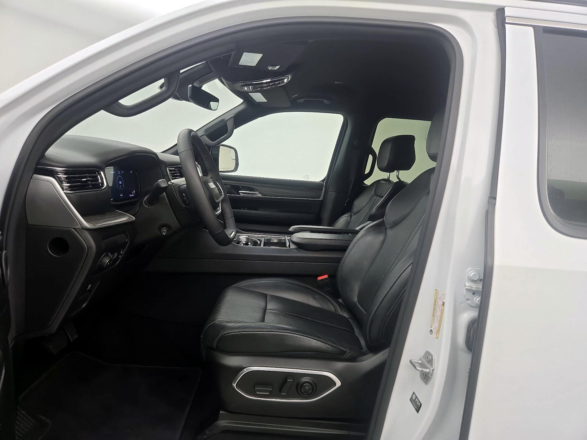 Thumbnail: 2024 Jeep Wagoneer - 11