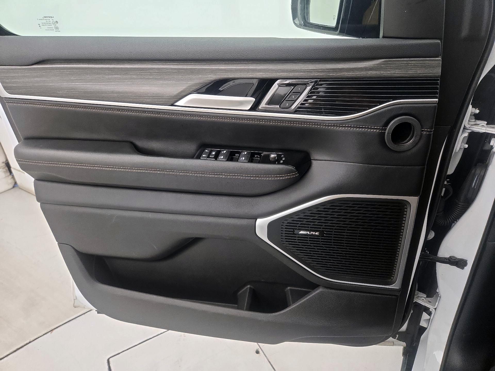 Thumbnail: 2024 Jeep Wagoneer - 12