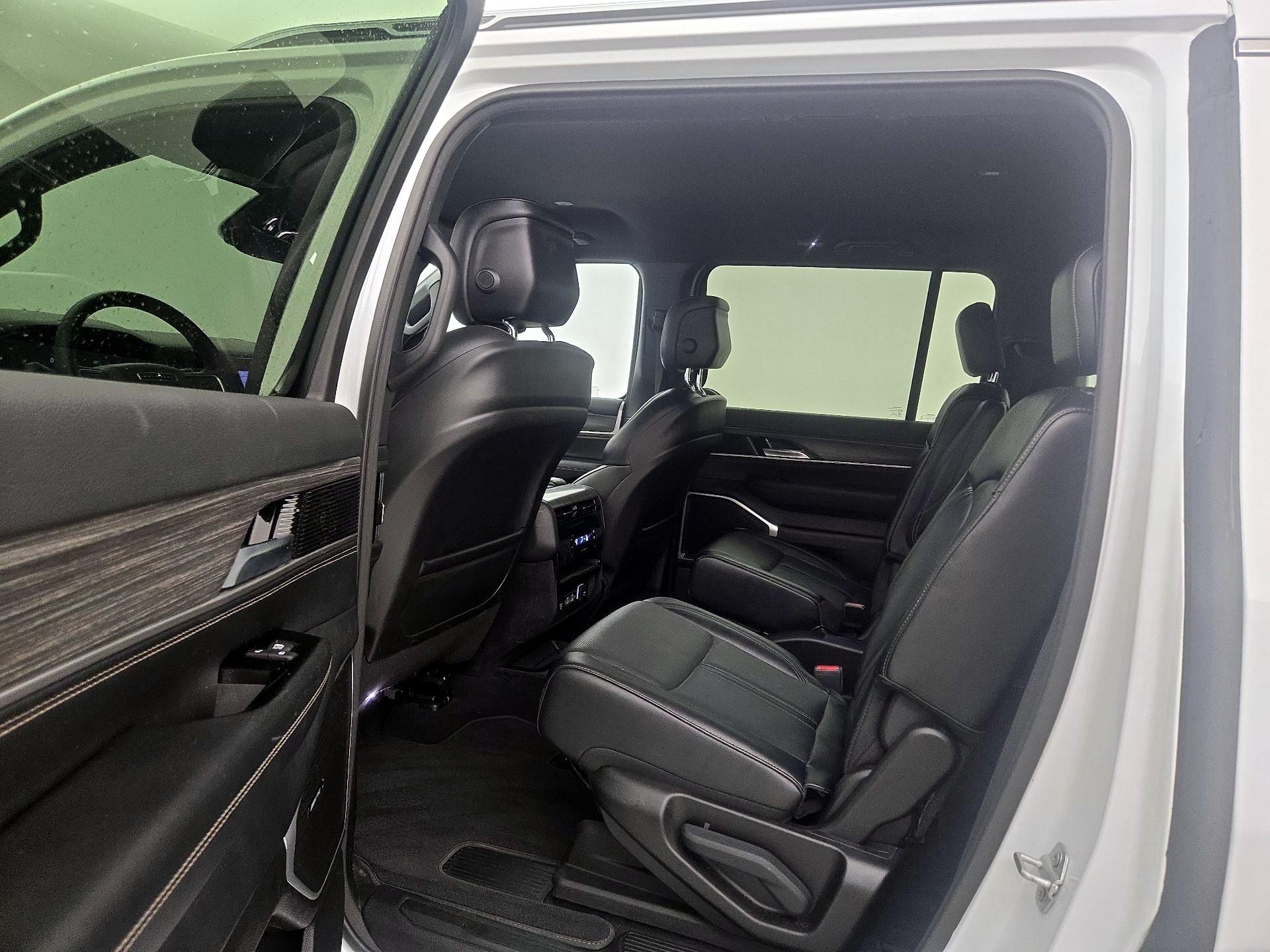 Thumbnail: 2024 Jeep Wagoneer - 20