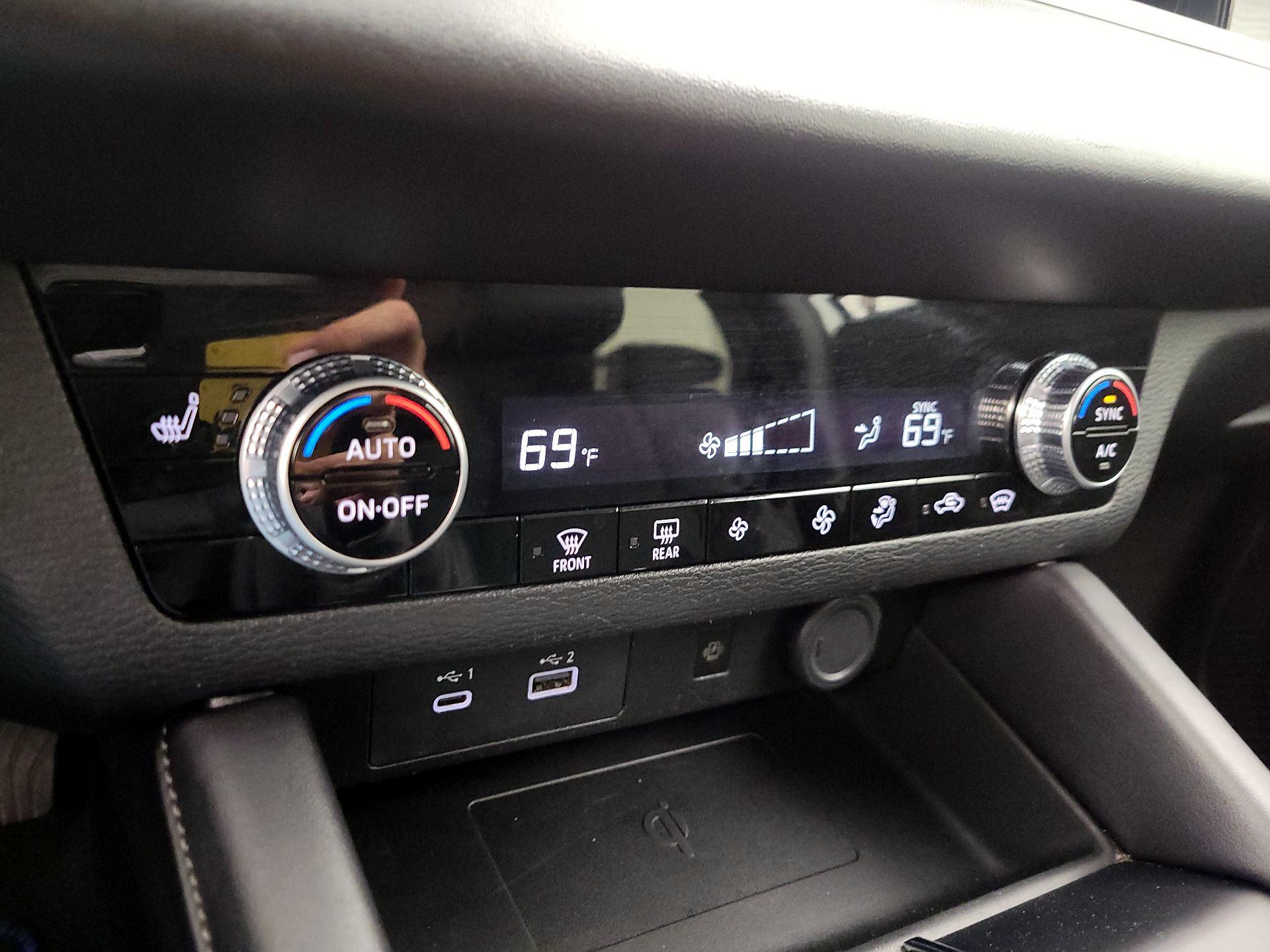 Thumbnail: 2023 Mitsubishi Outlander - 17