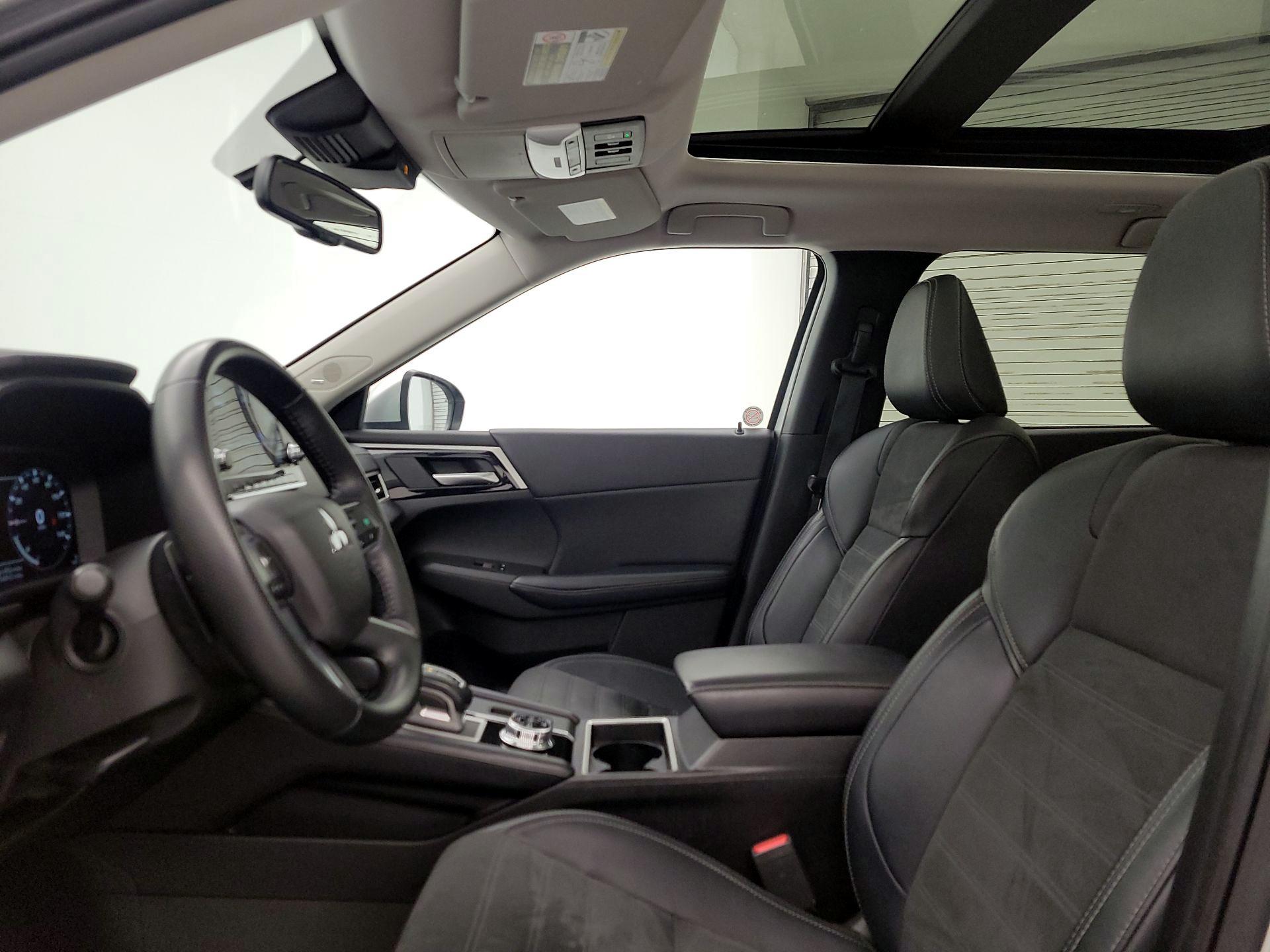 Thumbnail: 2023 Mitsubishi Outlander - 20