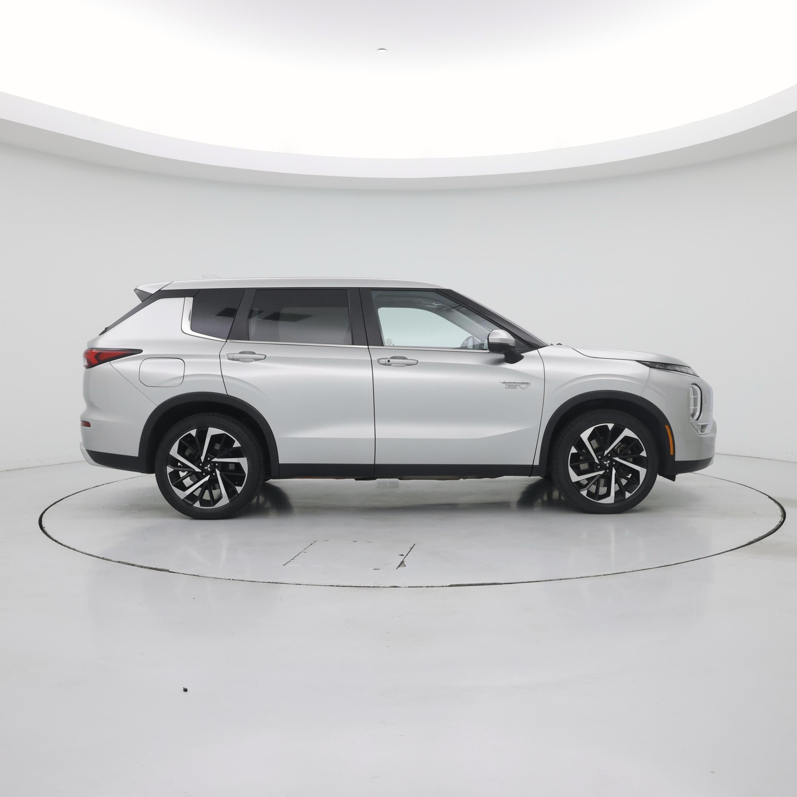Thumbnail: 2023 Mitsubishi Outlander - 7
