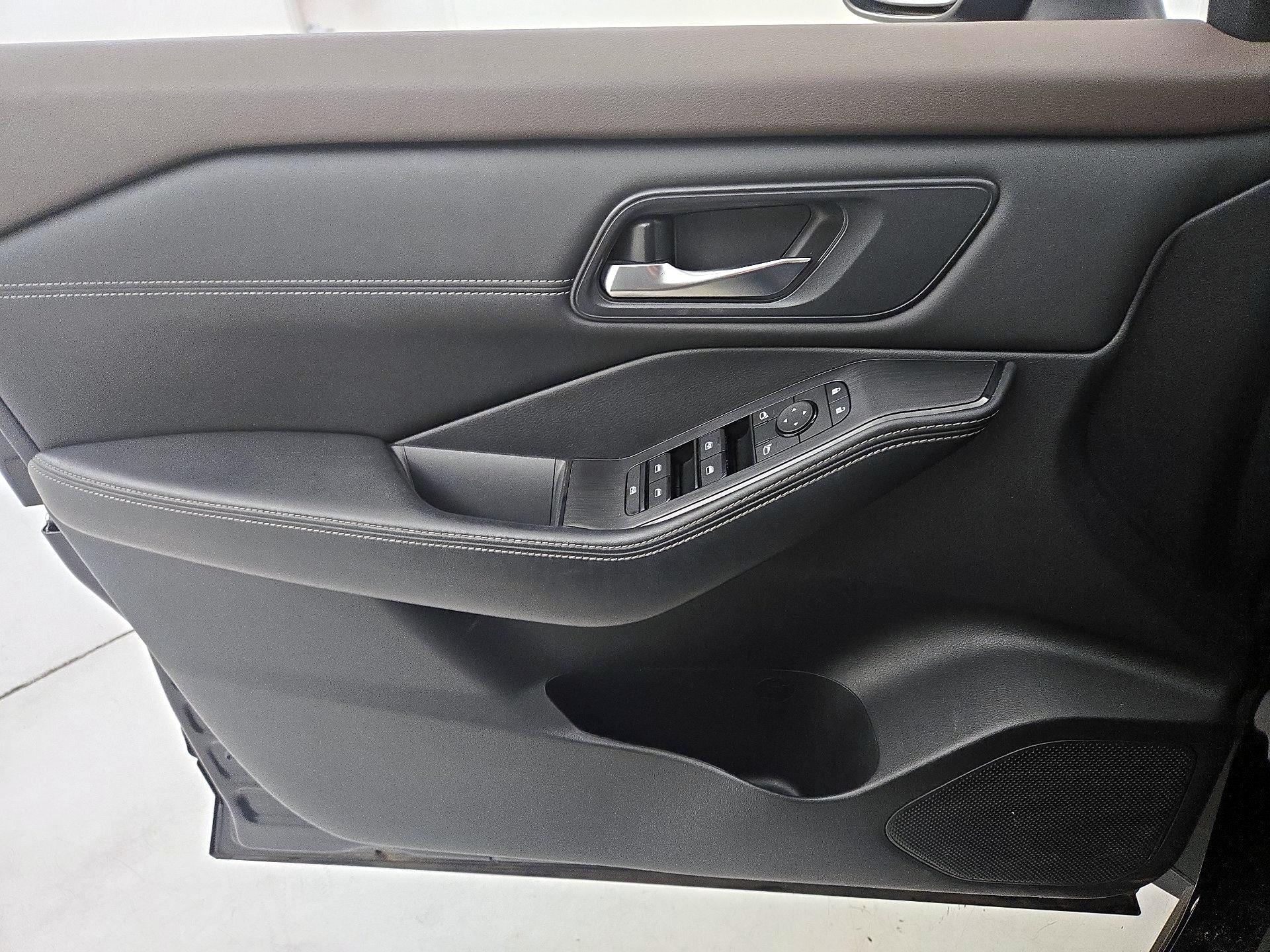 Thumbnail: 2022 Nissan Rogue - 12