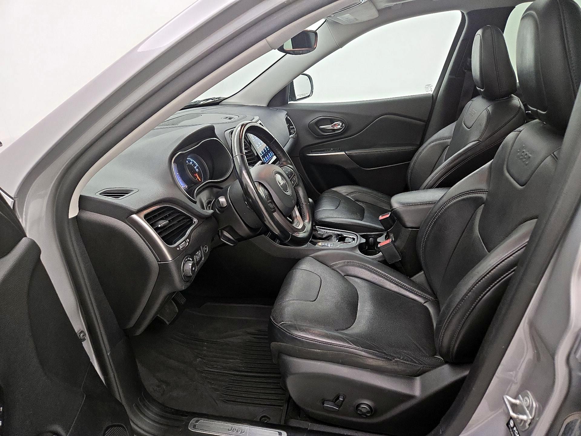 Thumbnail: 2021 Jeep Cherokee - 11