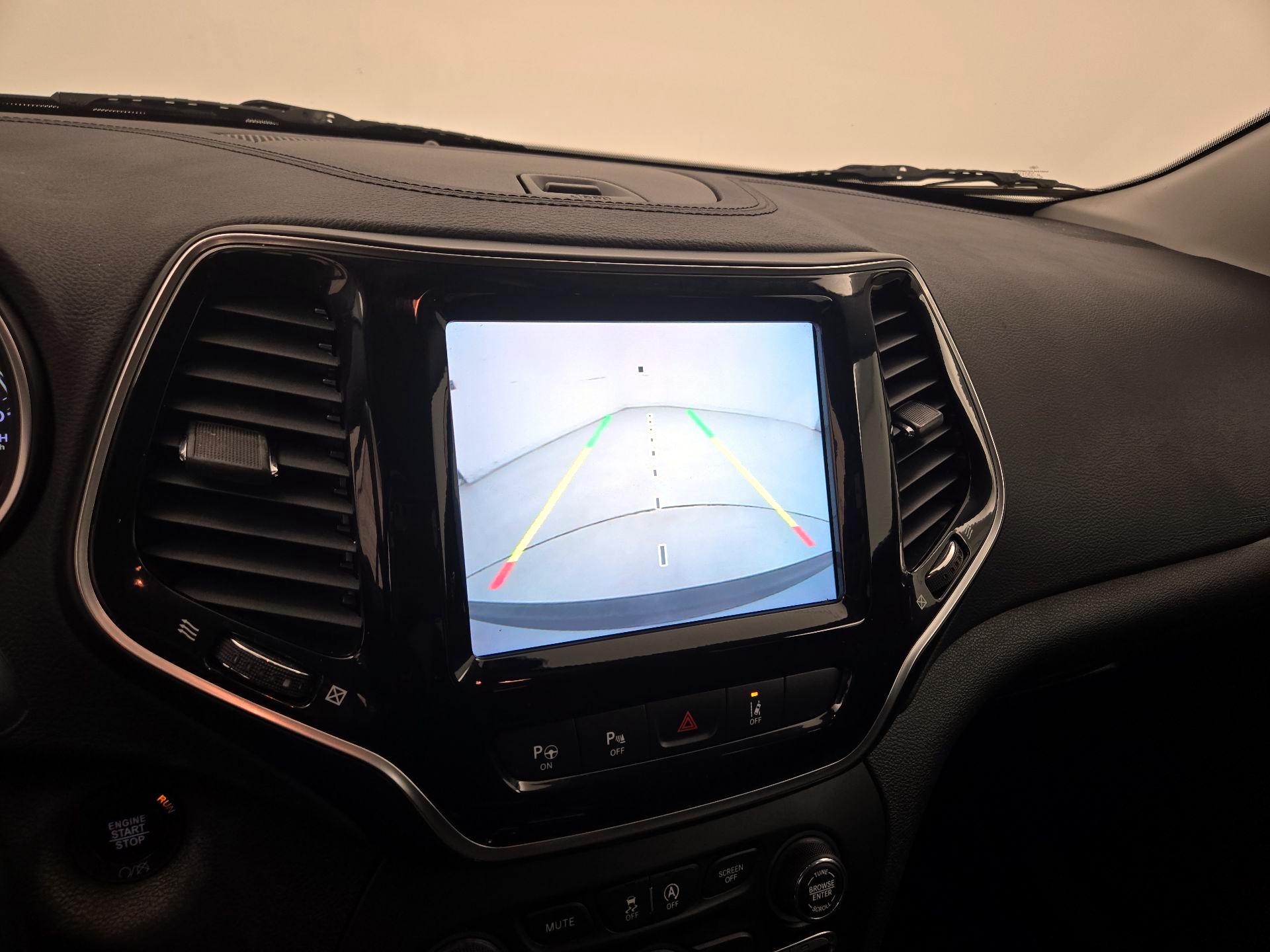 Thumbnail: 2021 Jeep Cherokee - 14