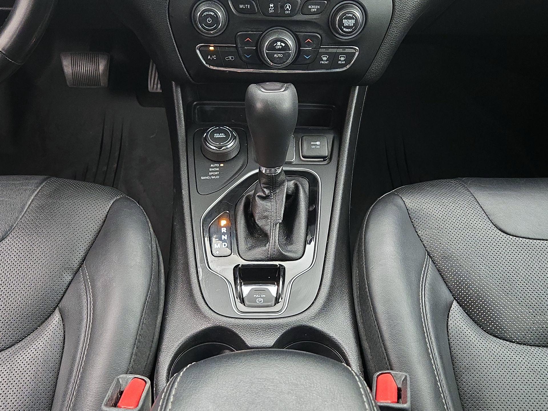 Thumbnail: 2021 Jeep Cherokee - 17