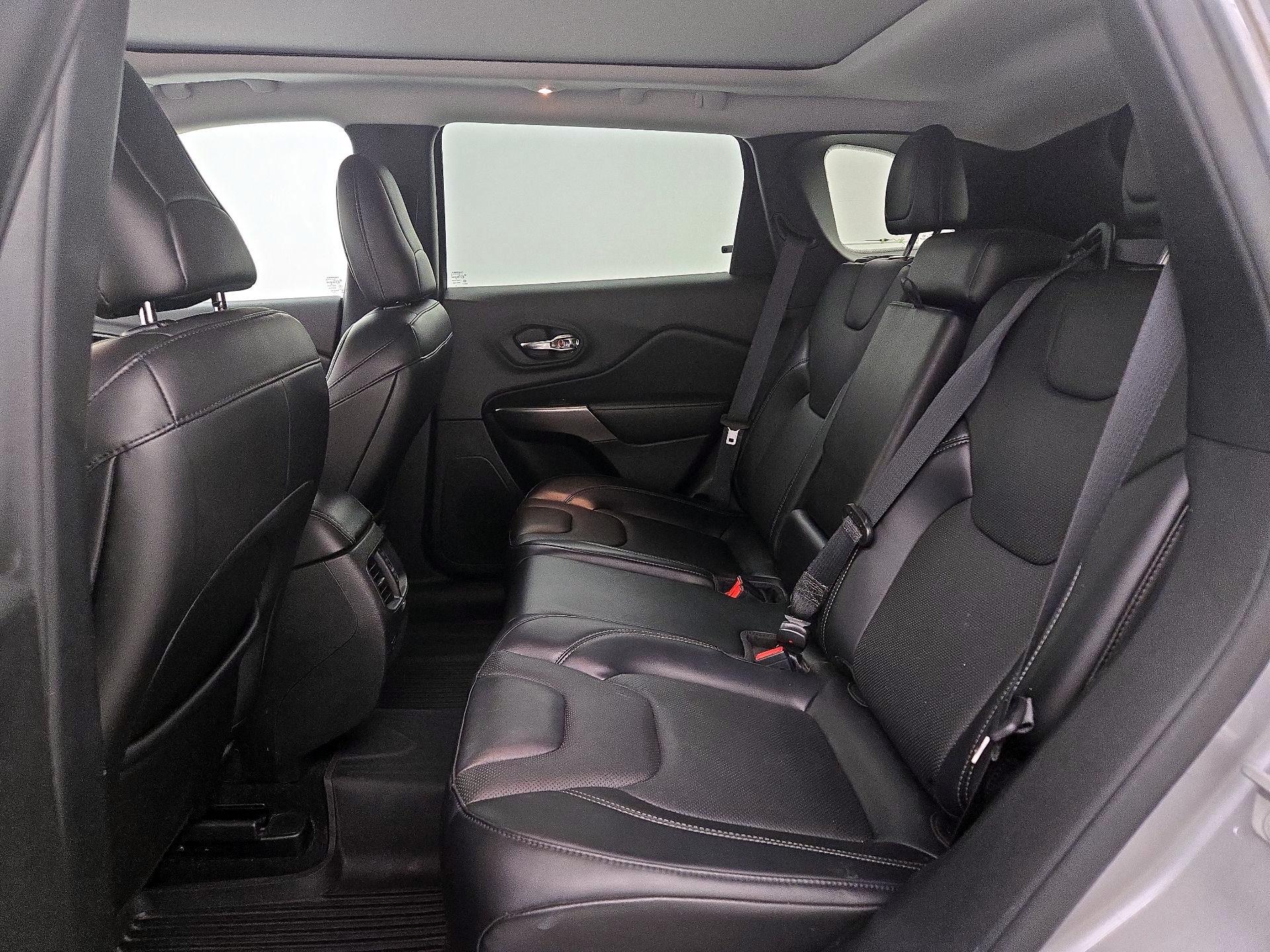 Thumbnail: 2021 Jeep Cherokee - 20