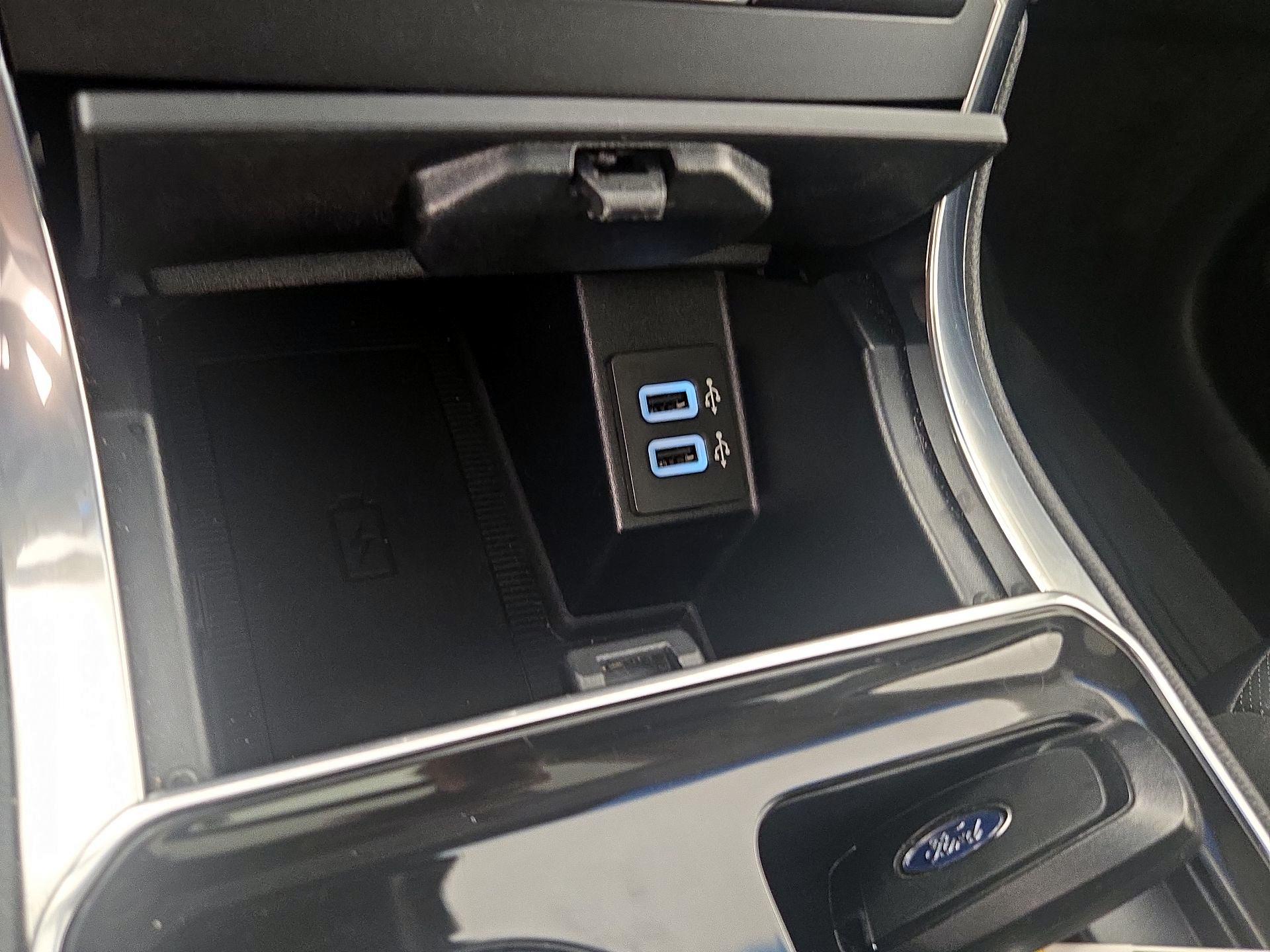 Thumbnail: 2019 Ford Edge - 19