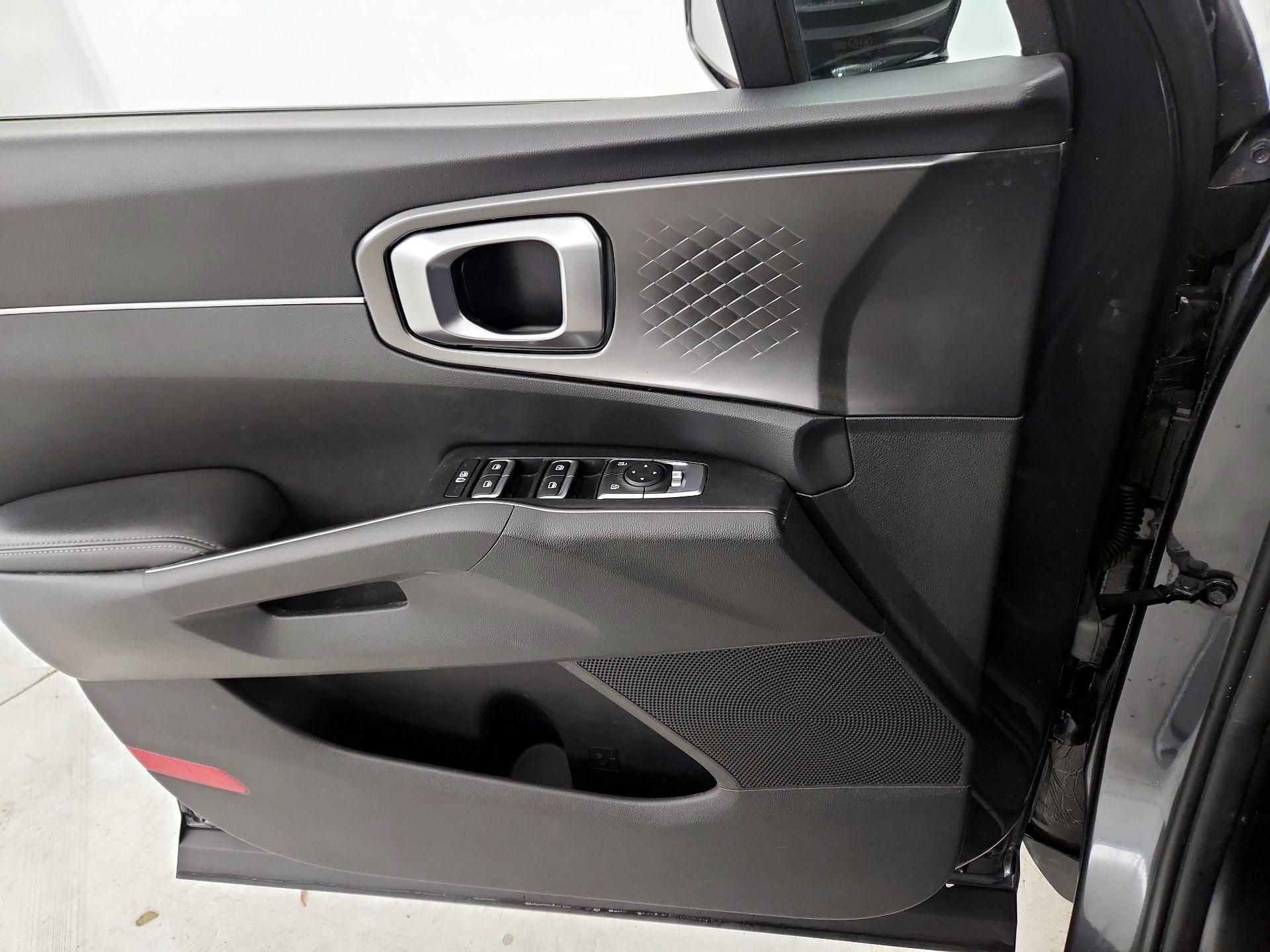 Thumbnail: 2022 Kia Sorento - 12