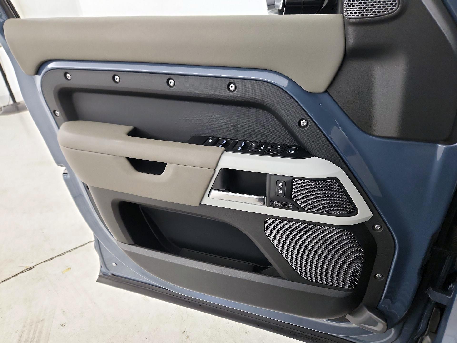 Thumbnail: 2022 Land Rover Defender - 12