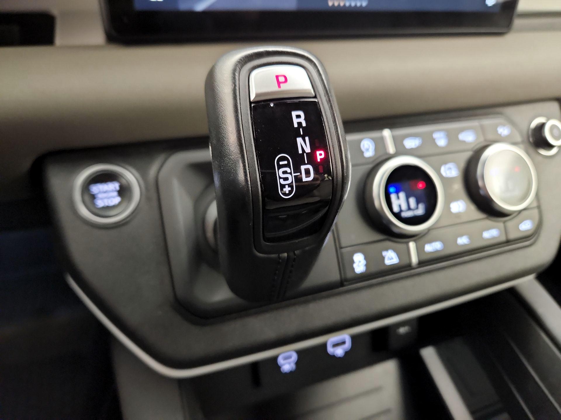 Thumbnail: 2022 Land Rover Defender - 17