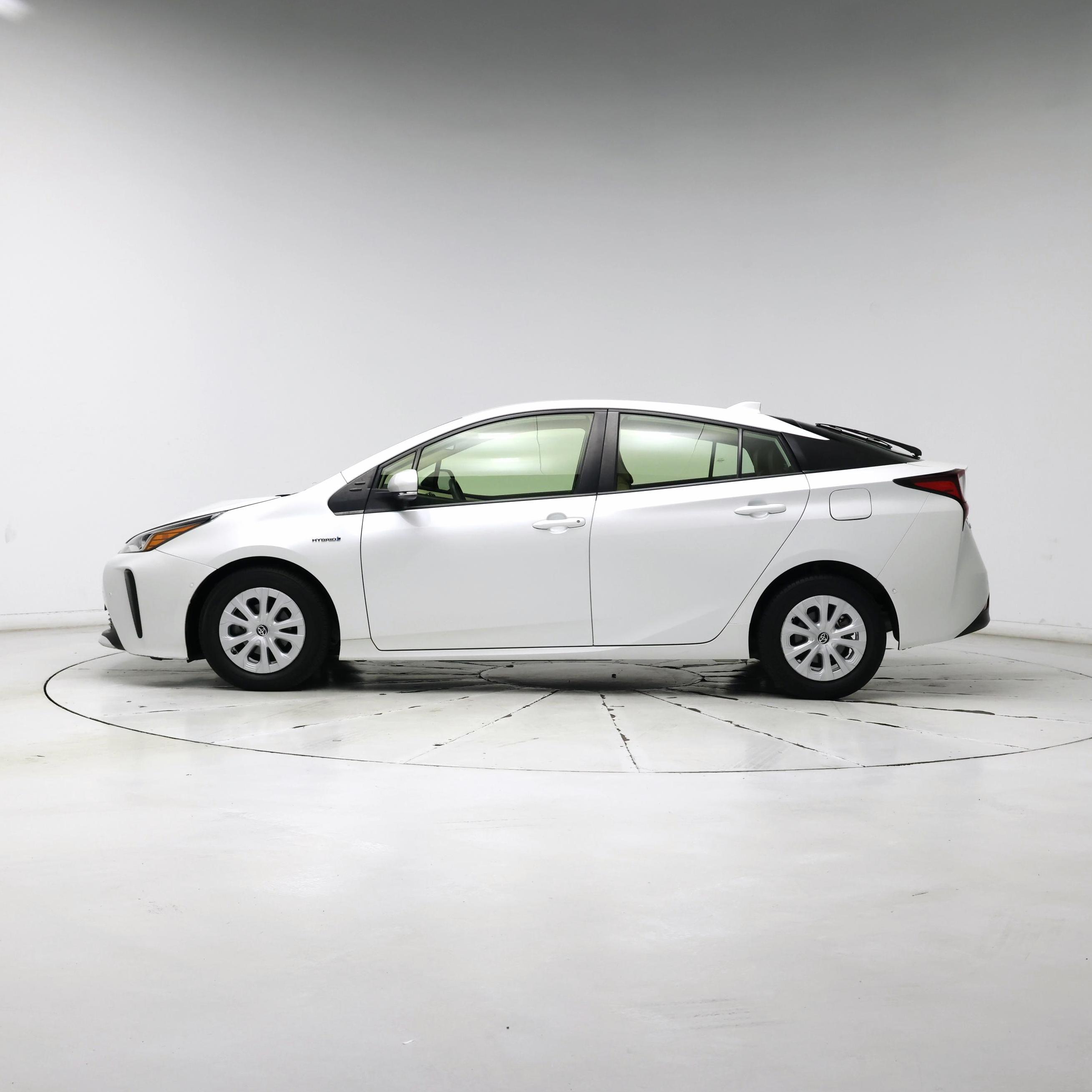 Thumbnail: 2022 Toyota Prius - 3