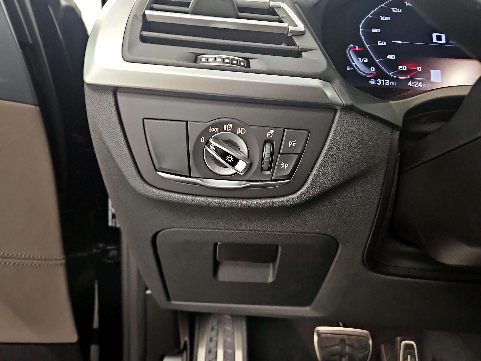 Thumbnail: 2025 BMW X4 - 13