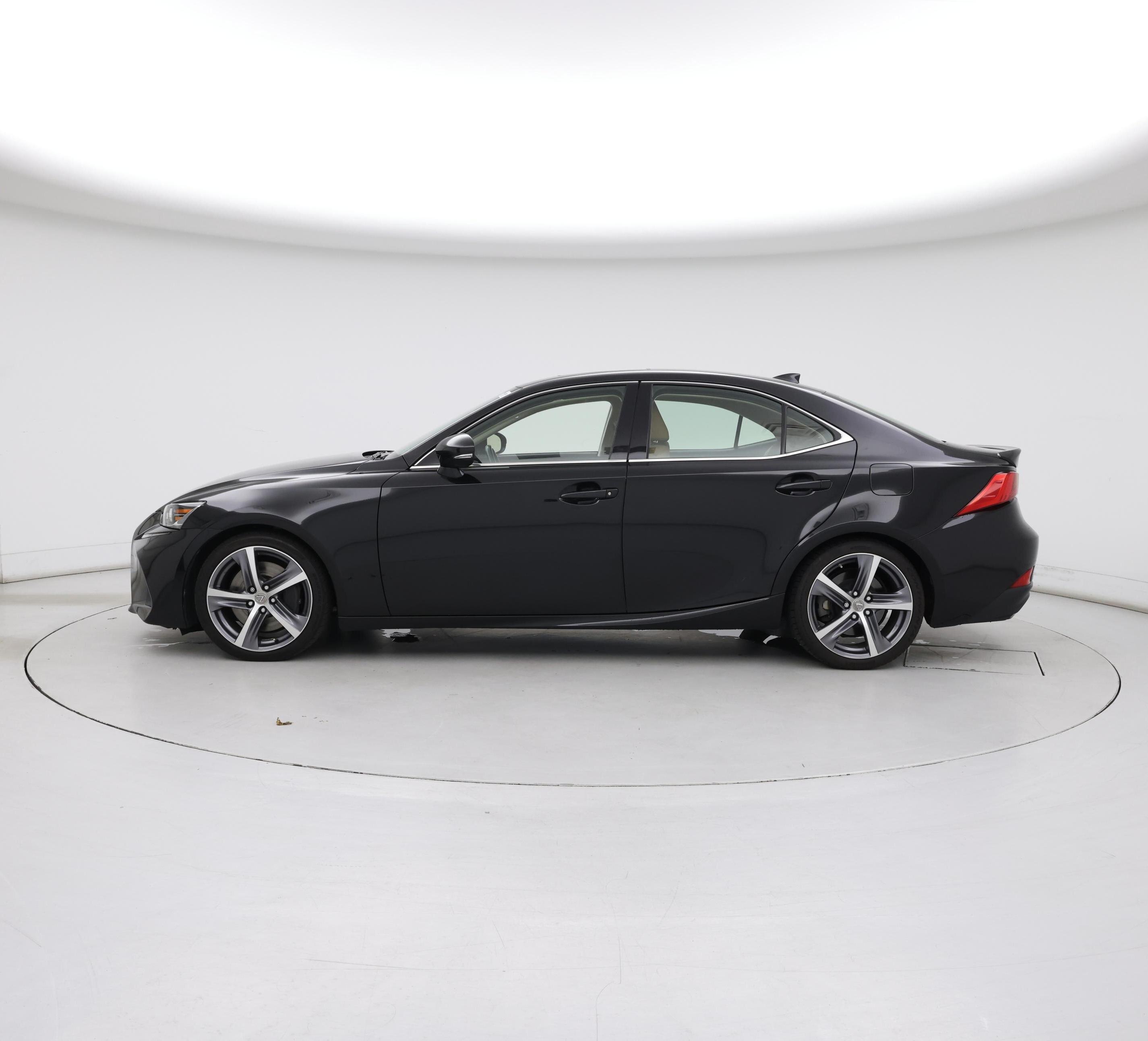 Thumbnail: 2018 Lexus IS - 3