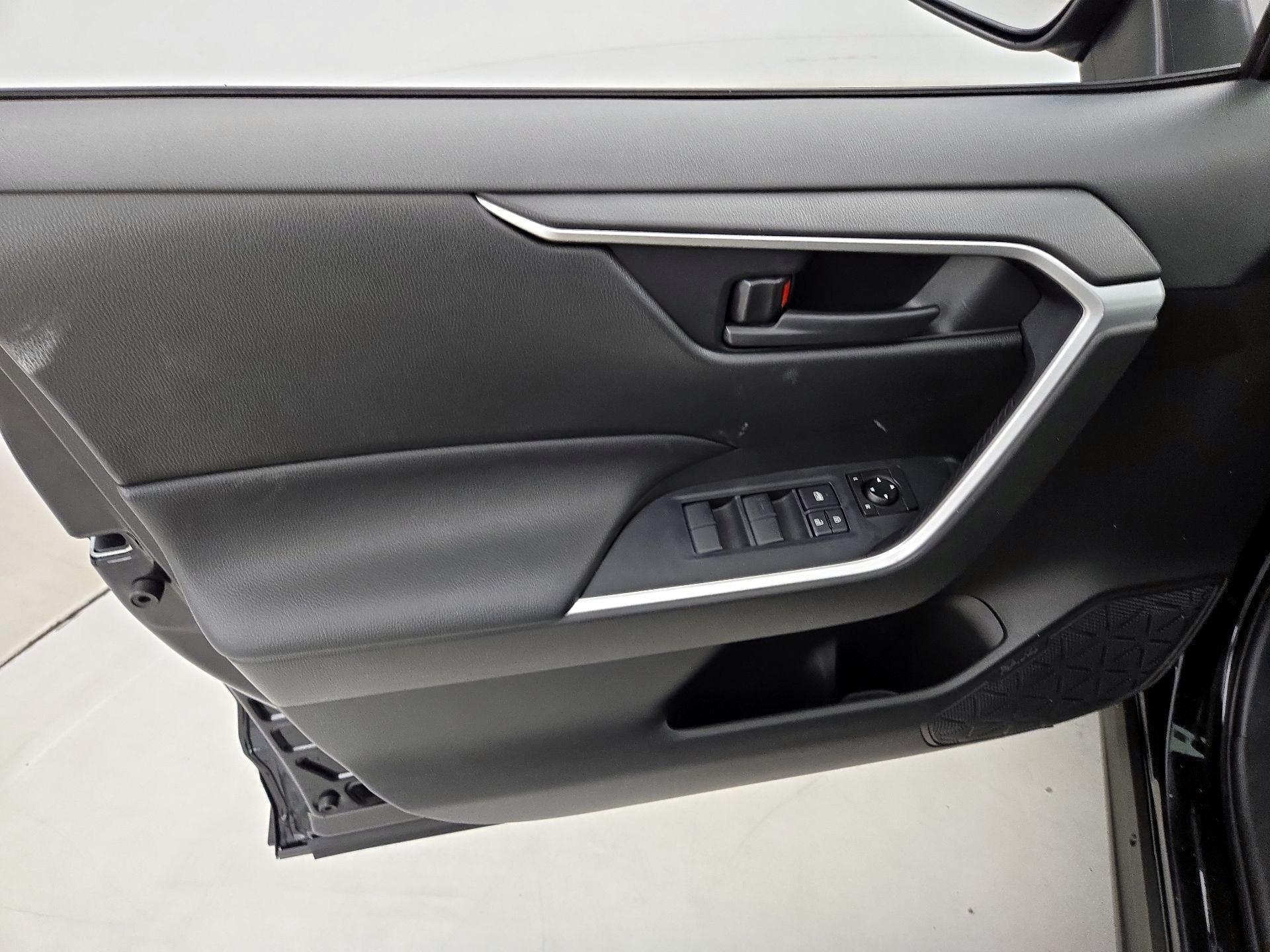 Thumbnail: 2021 Toyota RAV4 - 12