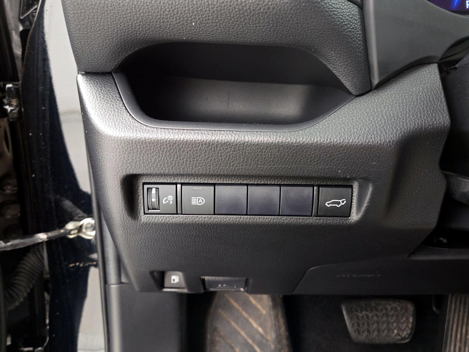 Thumbnail: 2021 Toyota RAV4 - 13