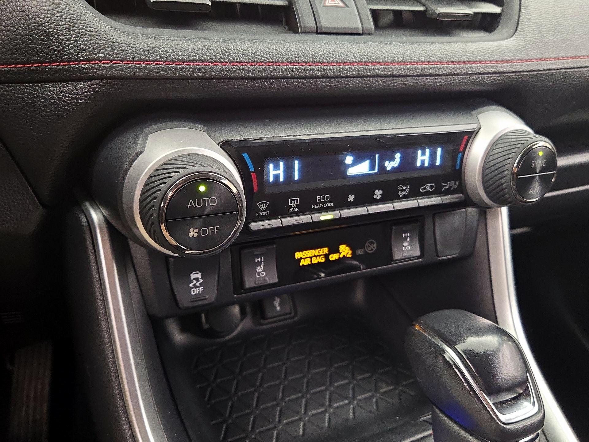 Thumbnail: 2021 Toyota RAV4 - 16
