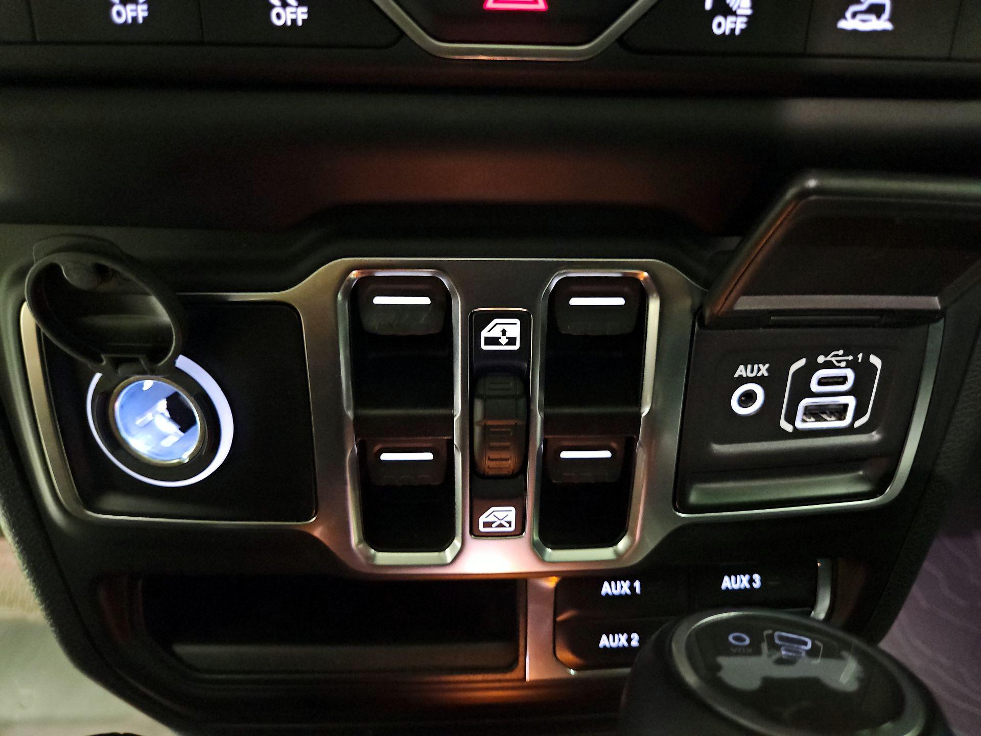 Thumbnail: 2021 Jeep Wrangler - 19