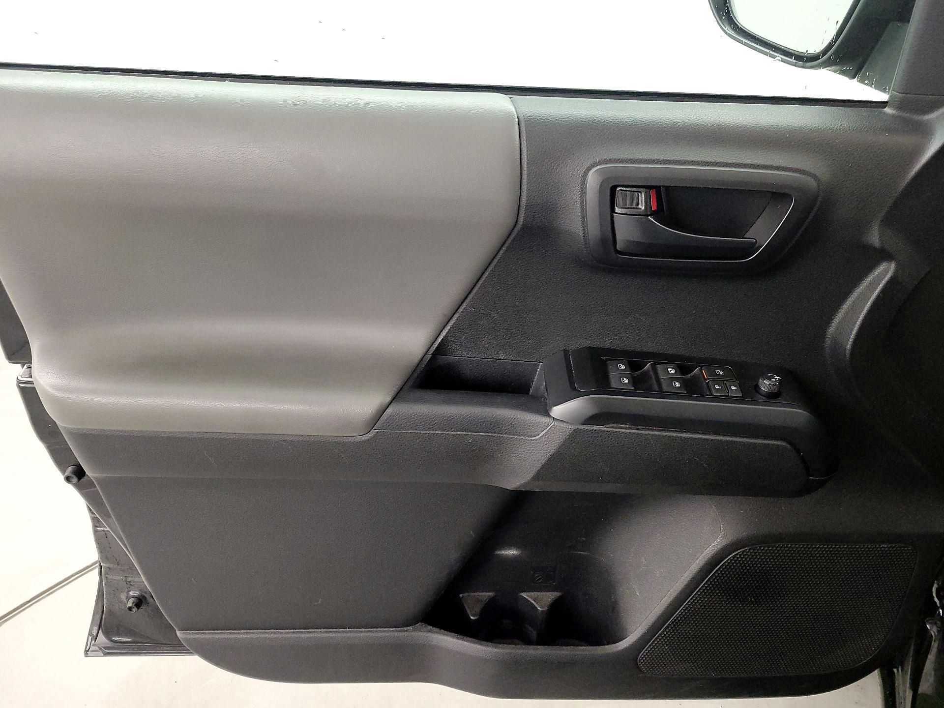 Thumbnail: 2022 Toyota Tacoma - 12